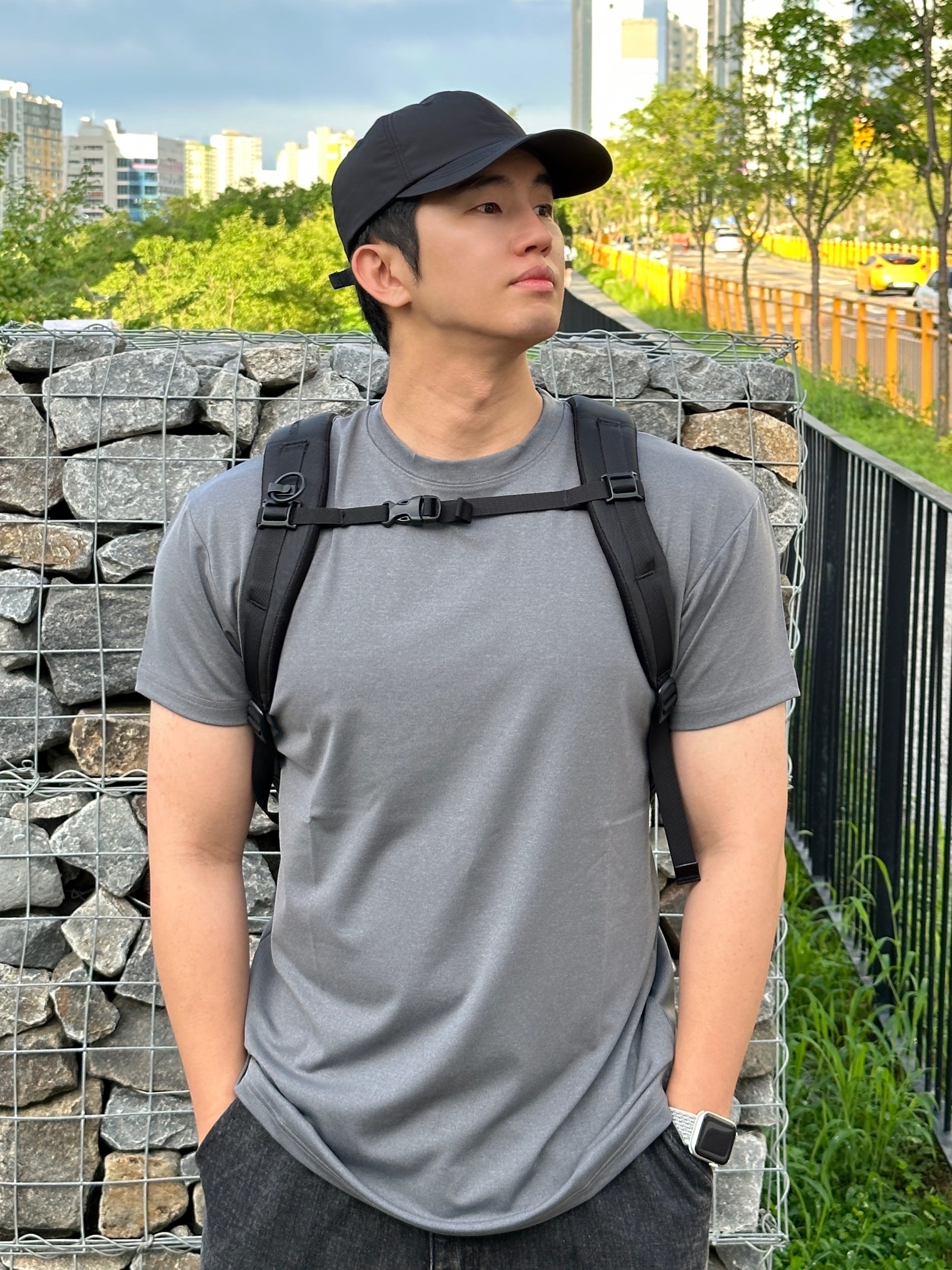 Hoka Ora Recovery Flip Black 착용 스타일 - 2