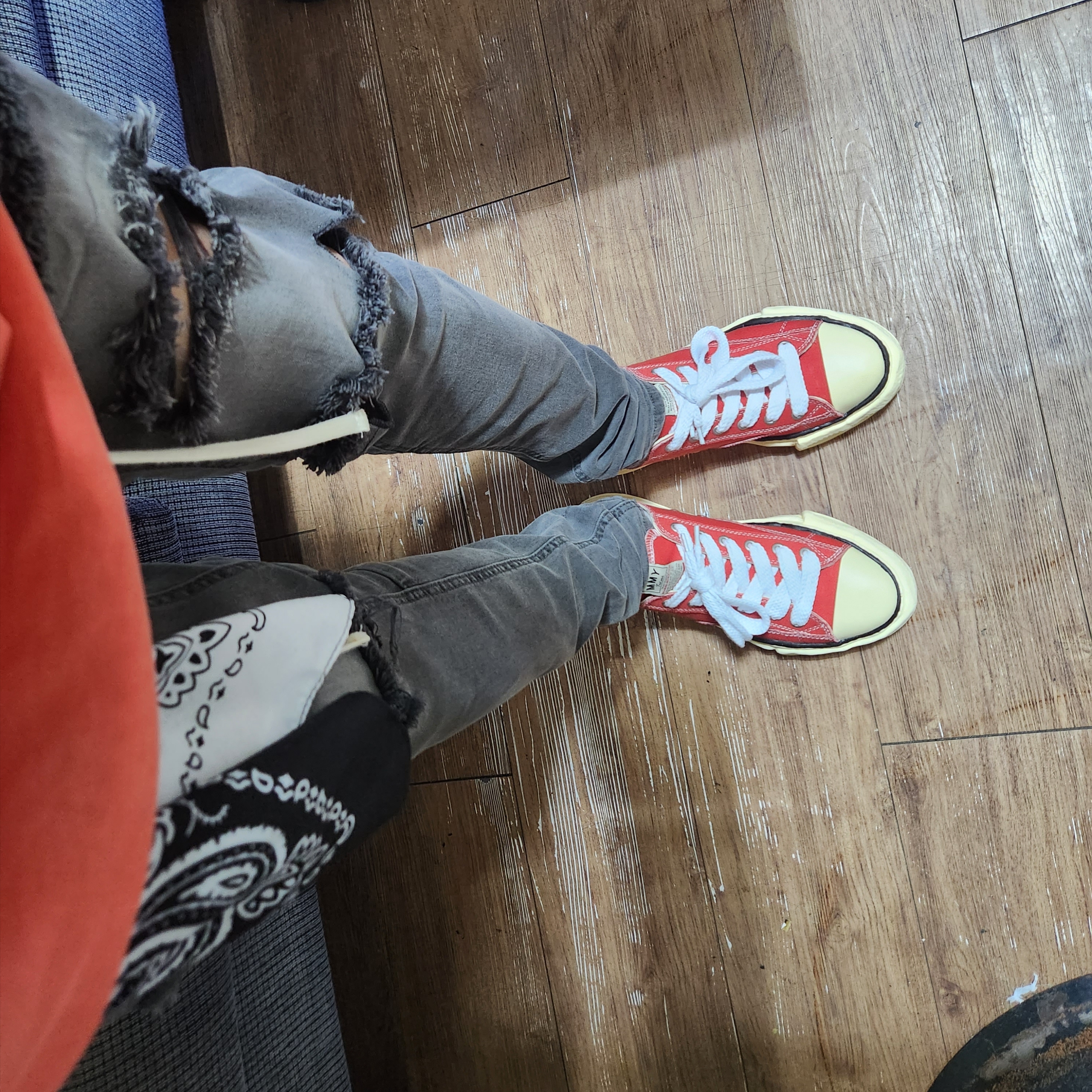 Maison Mihara Yasuhiro Peterson VL OG Sole Canvas Low-top Sneakers Orange 착용 스타일 - 4