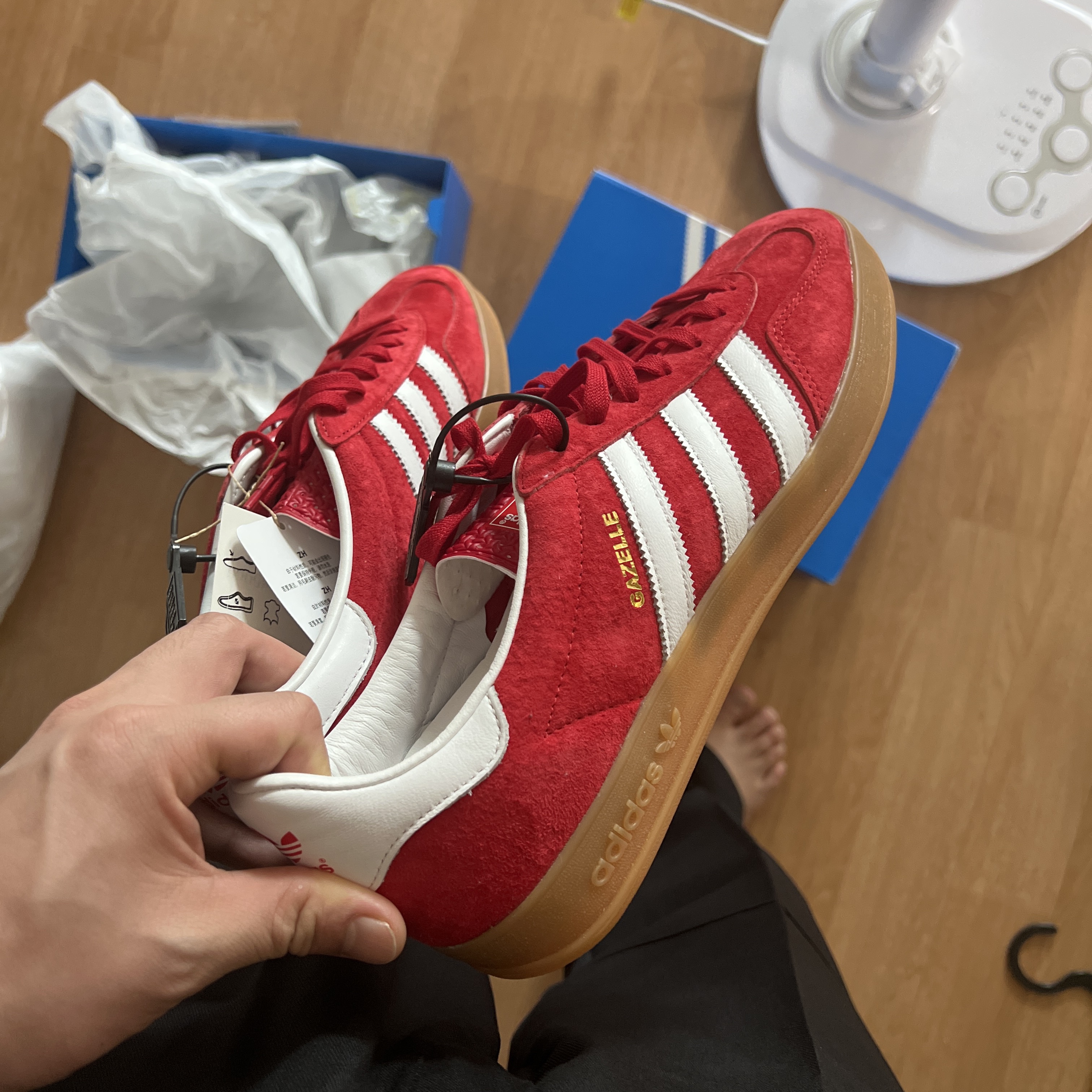 Adidas Gazelle Indoor Scarlet 착용 스타일