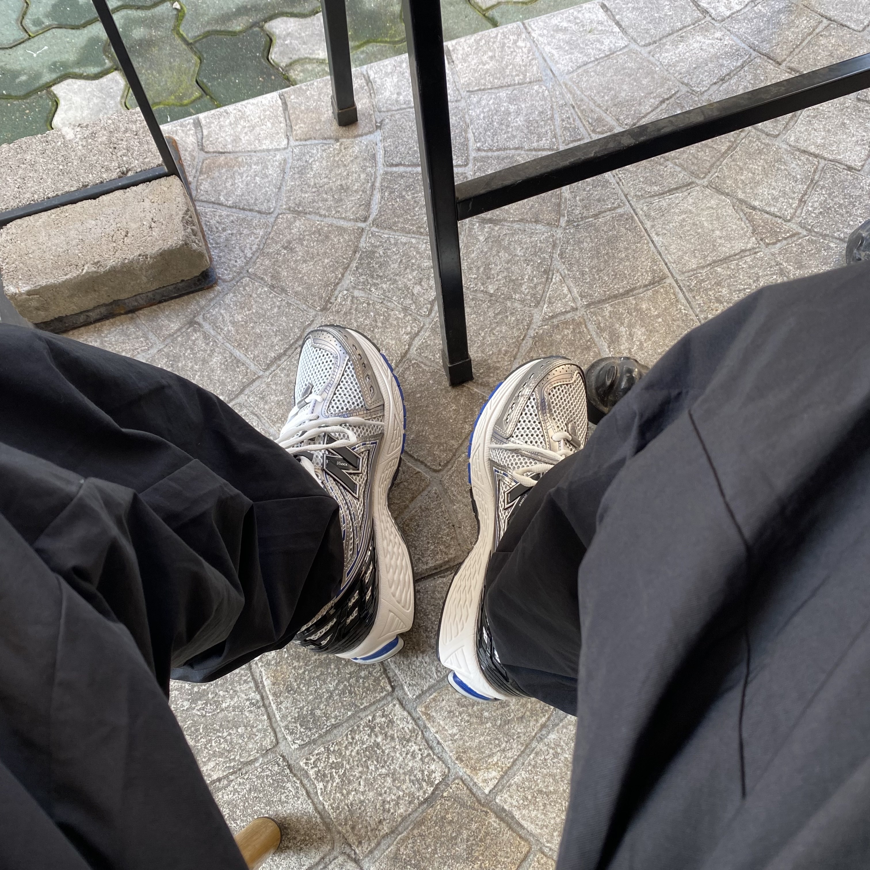 New Balance 1906R Silver Metallic, Apple Watch Series 7 45mm Cellular Silver Stainless Steel Case with Sport Band Starlight (Korean Ver.) 착용 스타일 - 4