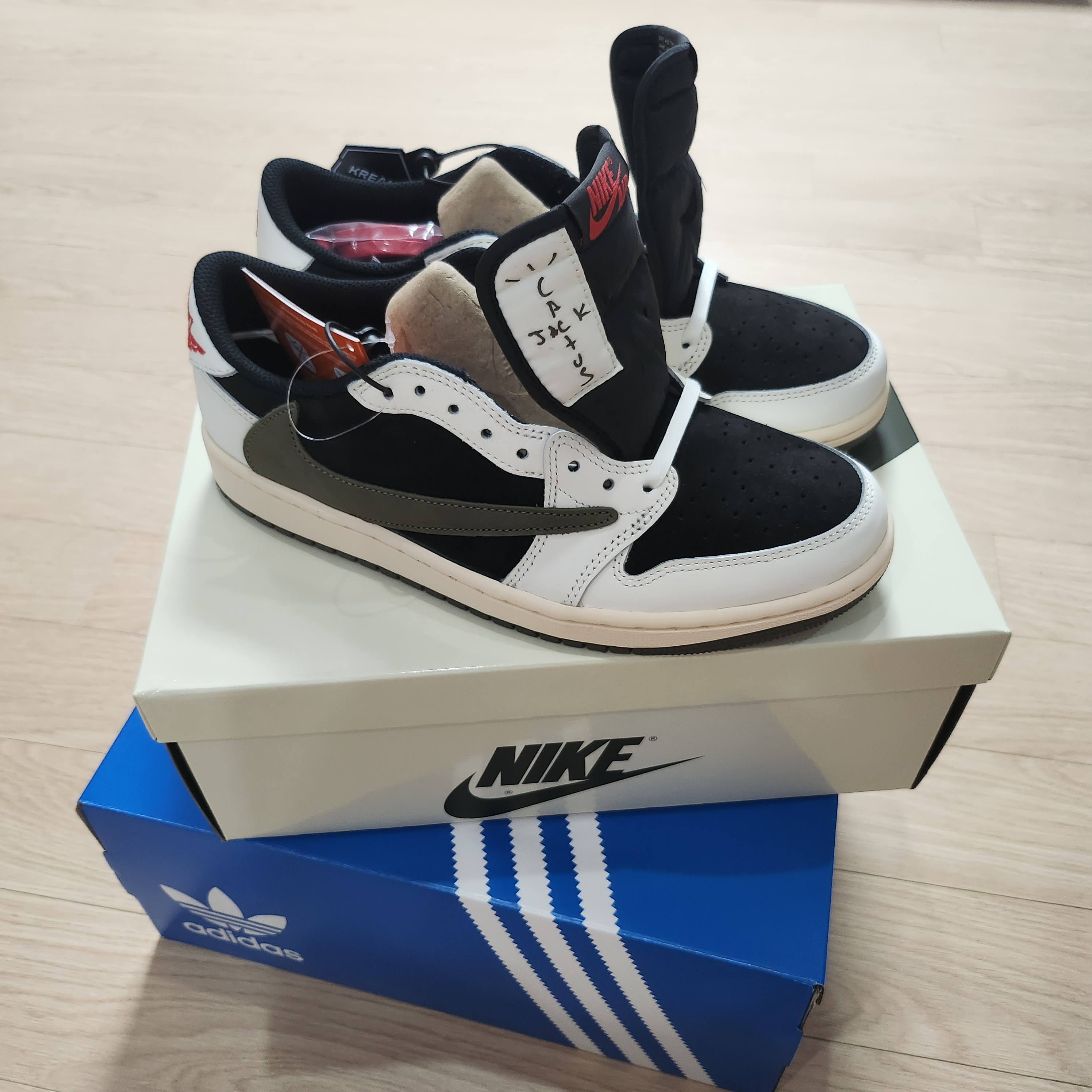 (W) Jordan 1 x Travis Scott Retro Low OG SP Medium Olive 착용 스타일