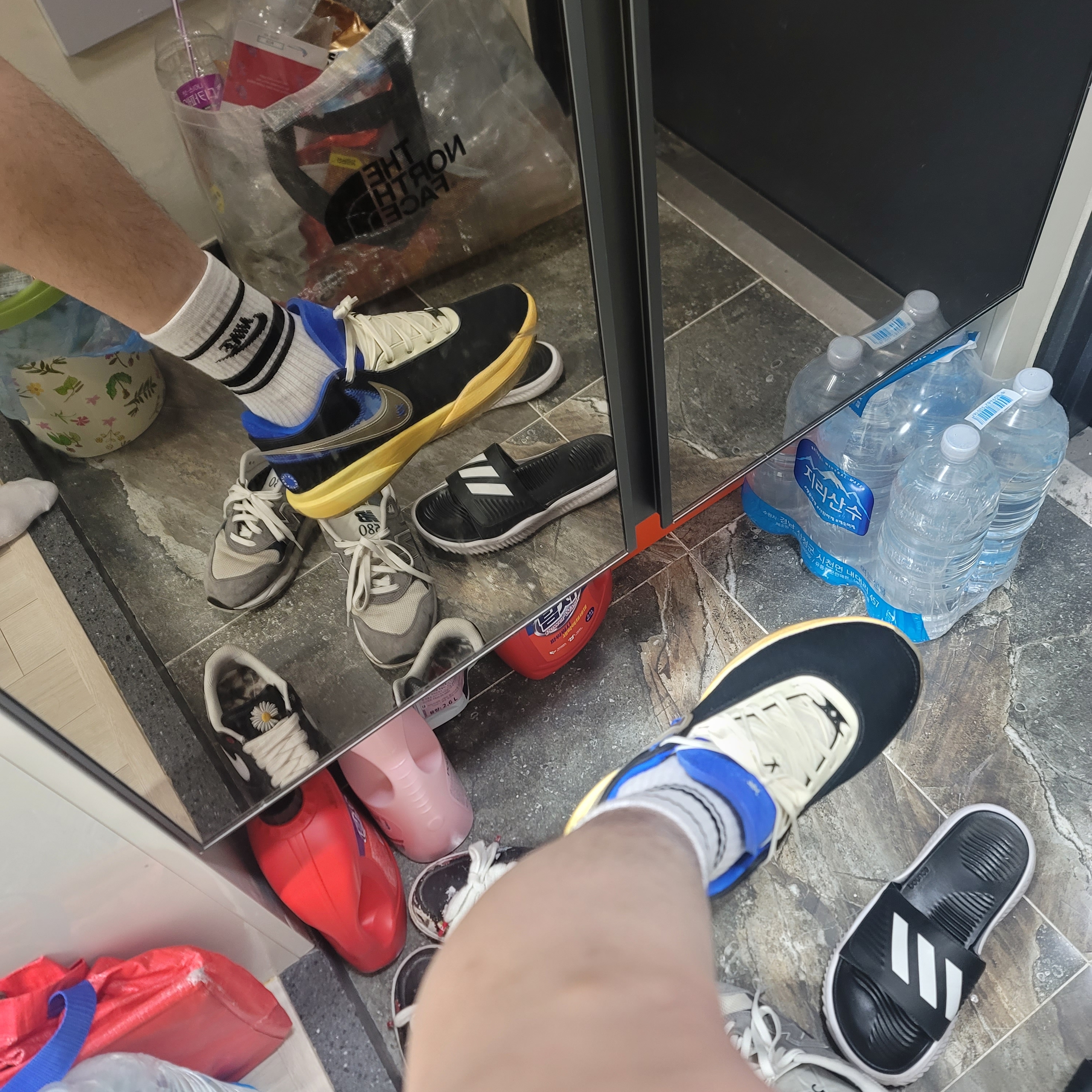 Nike x Uninterrupted LeBron XX EP Black Hyper Royal 착용 스타일 - 2
