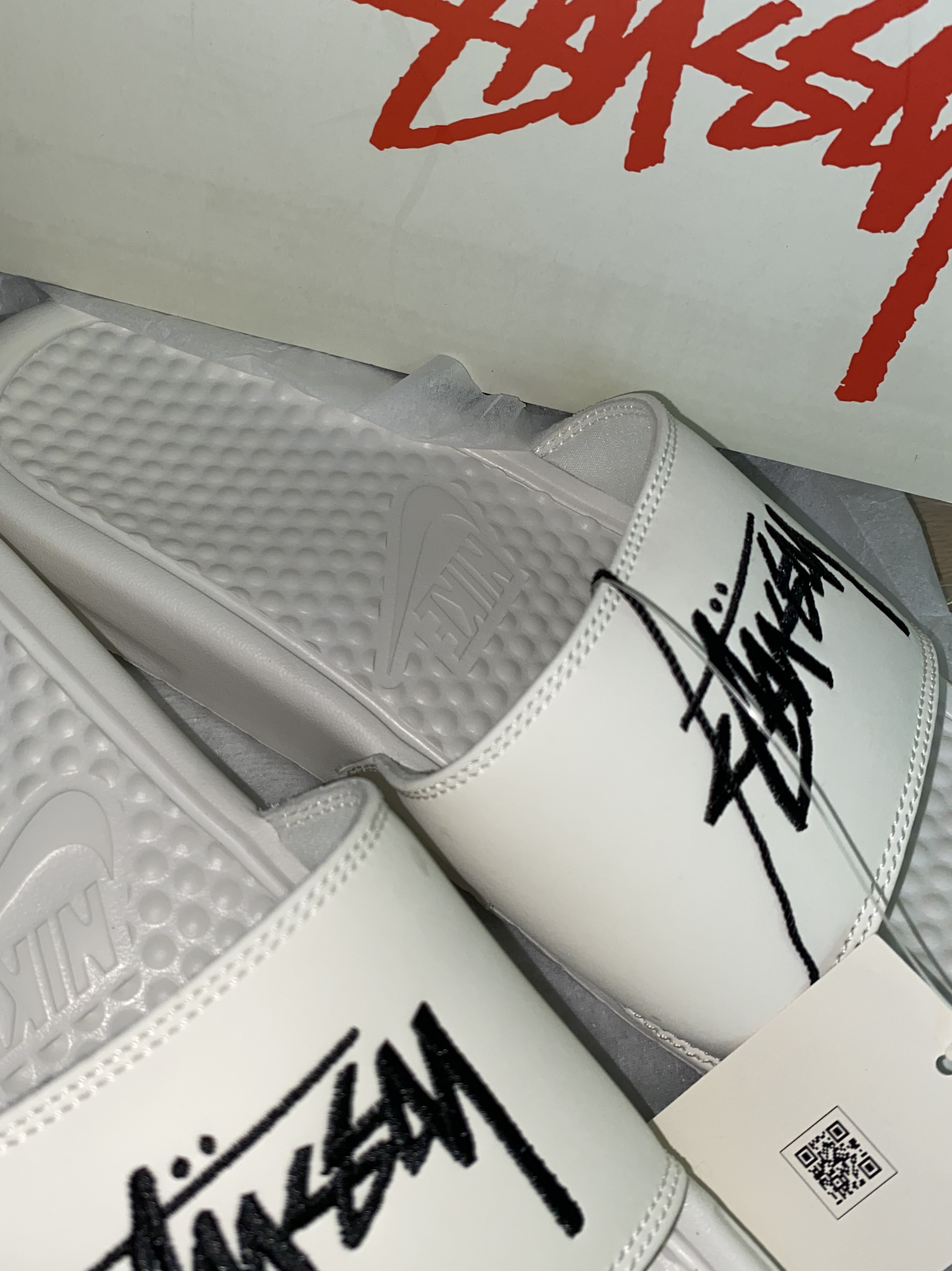 Nike x Stussy Benassi Slide Sail 착용 스타일