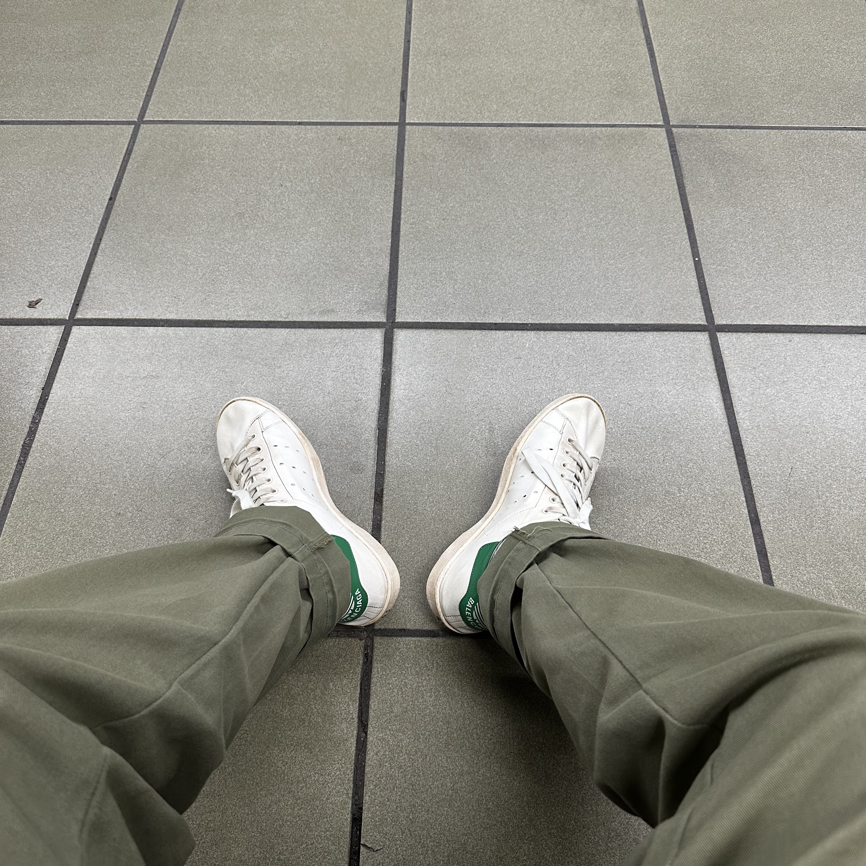 Balenciaga x Adidas Stan Smith Worn Out White Green 착용 스타일