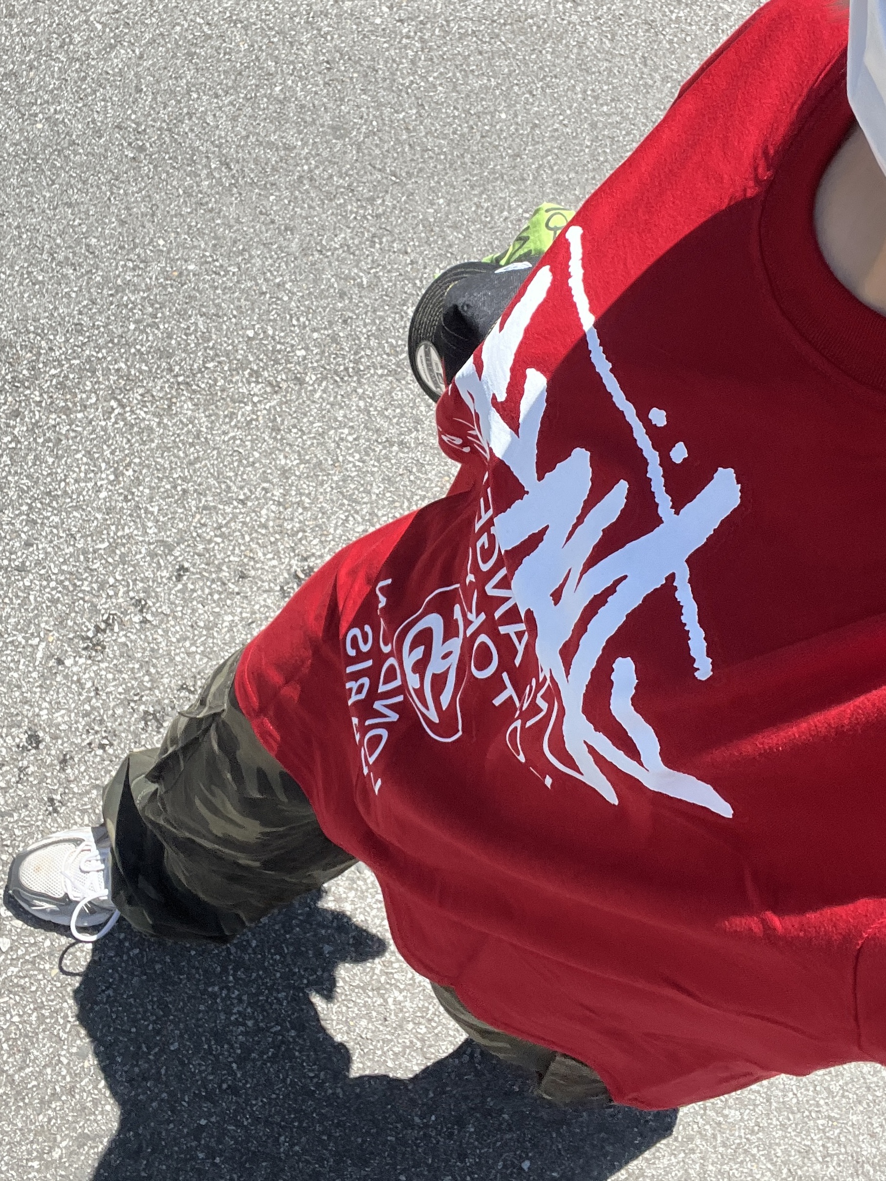 Stussy World Tour T-Shirt Dark Red, Reebok x Vetements Spike Runner 200 Grey Red 착용 스타일 - 2