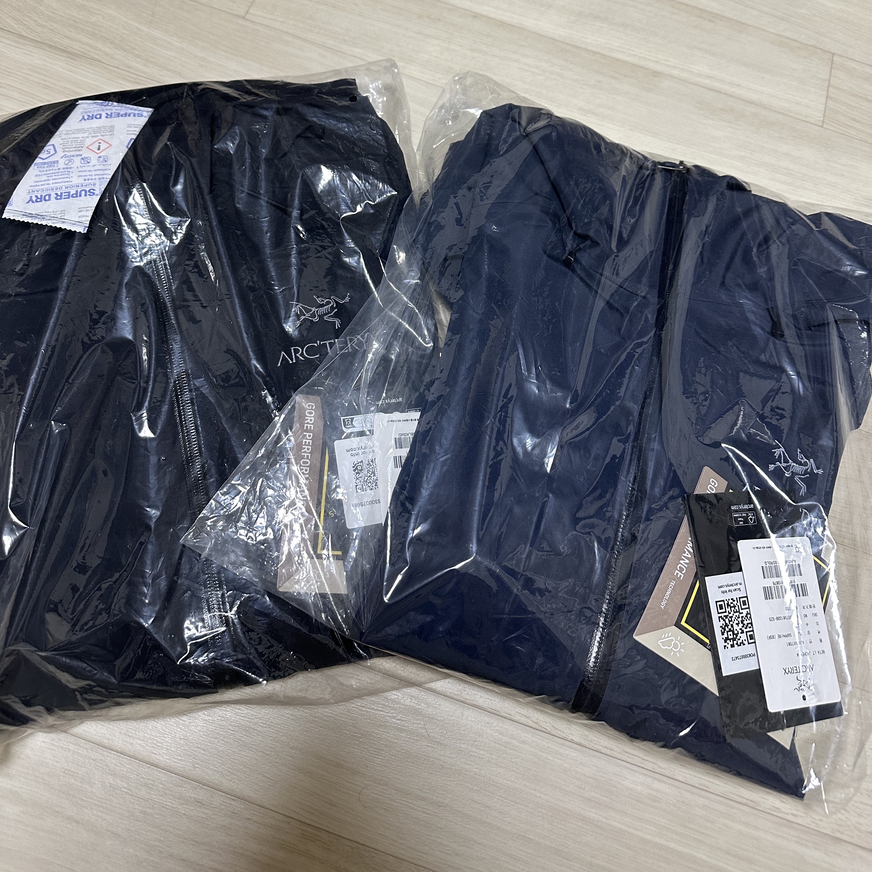 Arc'teryx Beta LT Jacket Black Sapphire, Arc'teryx Beta LT Jacket Black 착용 스타일