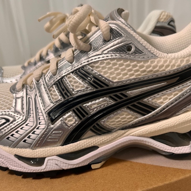 Asics Gel-Kayano 14 Cream Black 착용 스타일