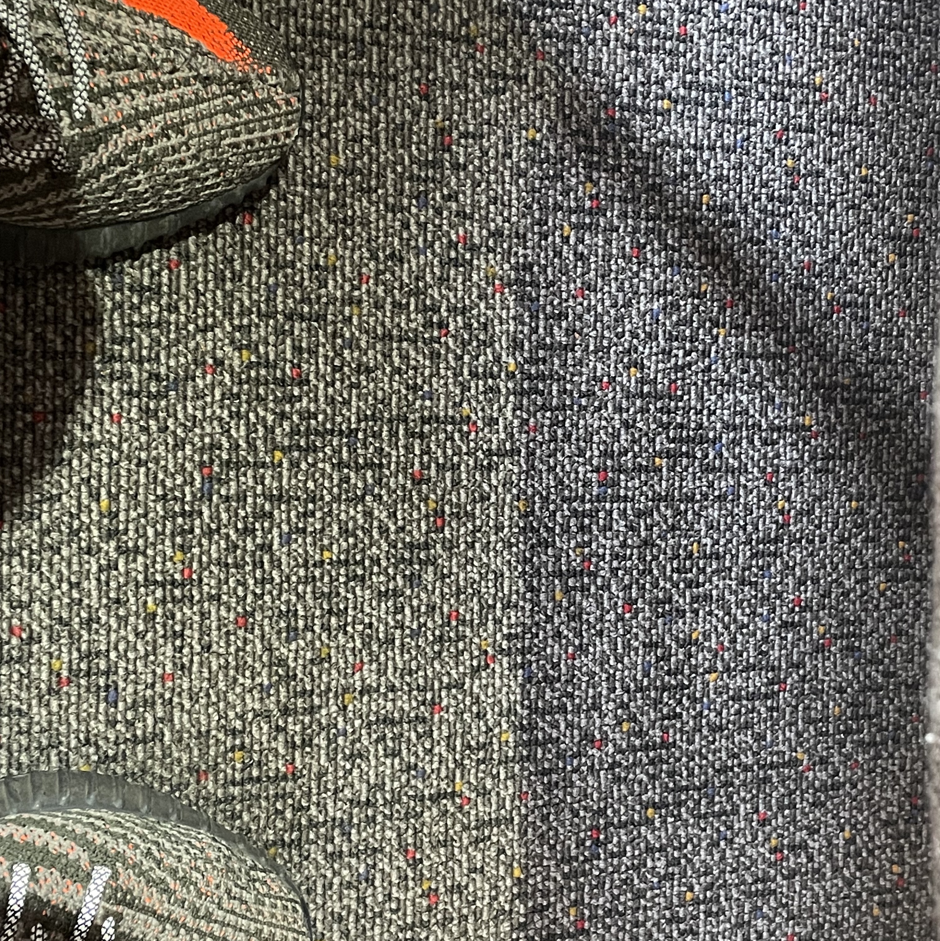 Adidas Yeezy Boost 350 V2 Carbon Beluga 착용 스타일