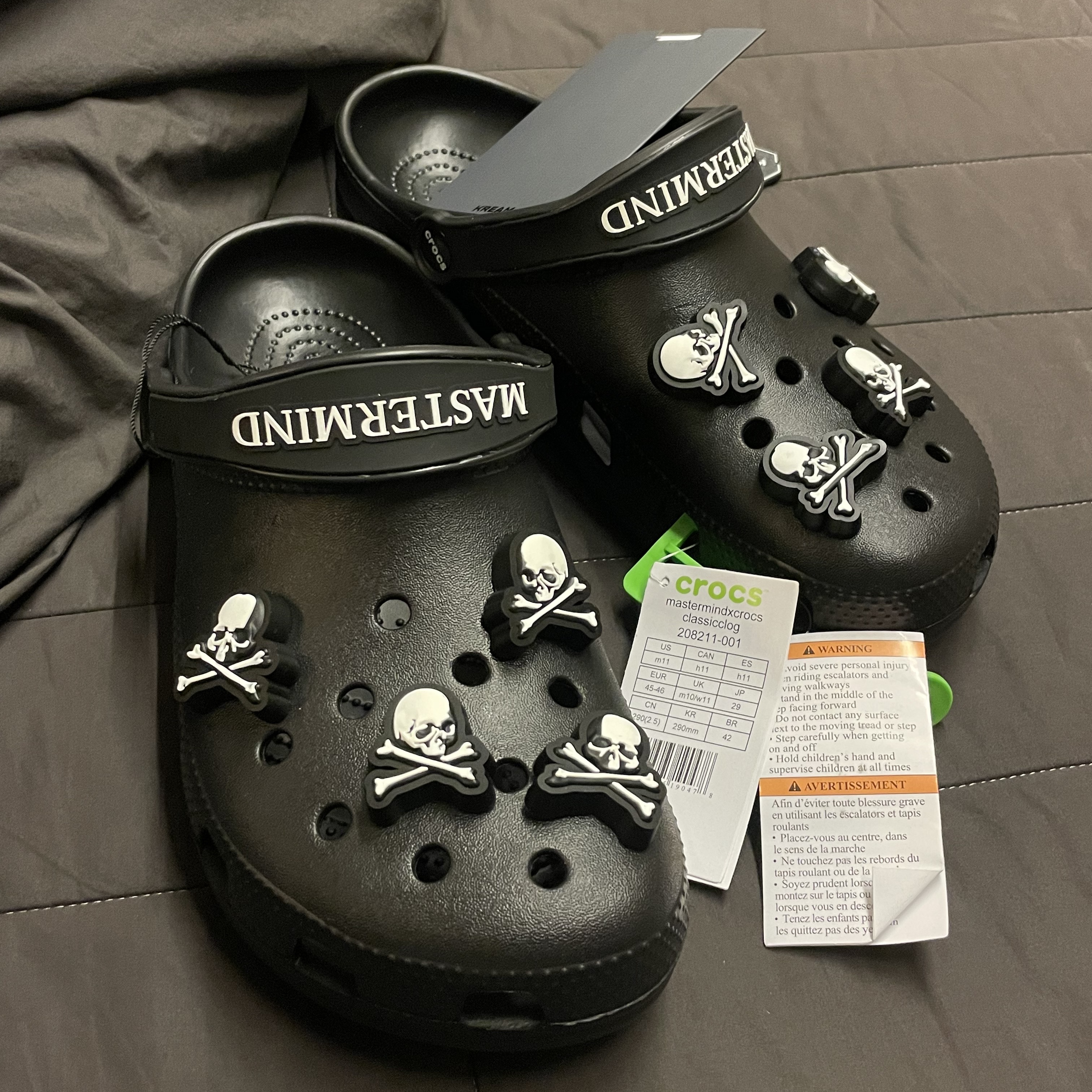 Crocs x Mastermind Classic Clog Black 착용 스타일
