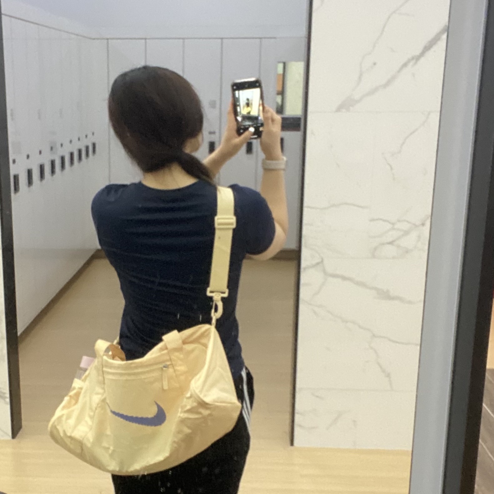 Nike Gym Club Duffle Bag 24L Pale Vanilla 착용 스타일 - 1
