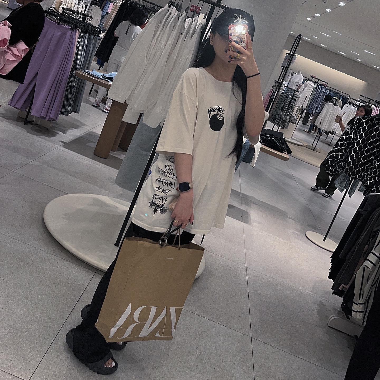Adidas Yeezy Slide Onyx, Stussy Test Strike Pigment Dyed T-Shirt Natural 착용 스타일