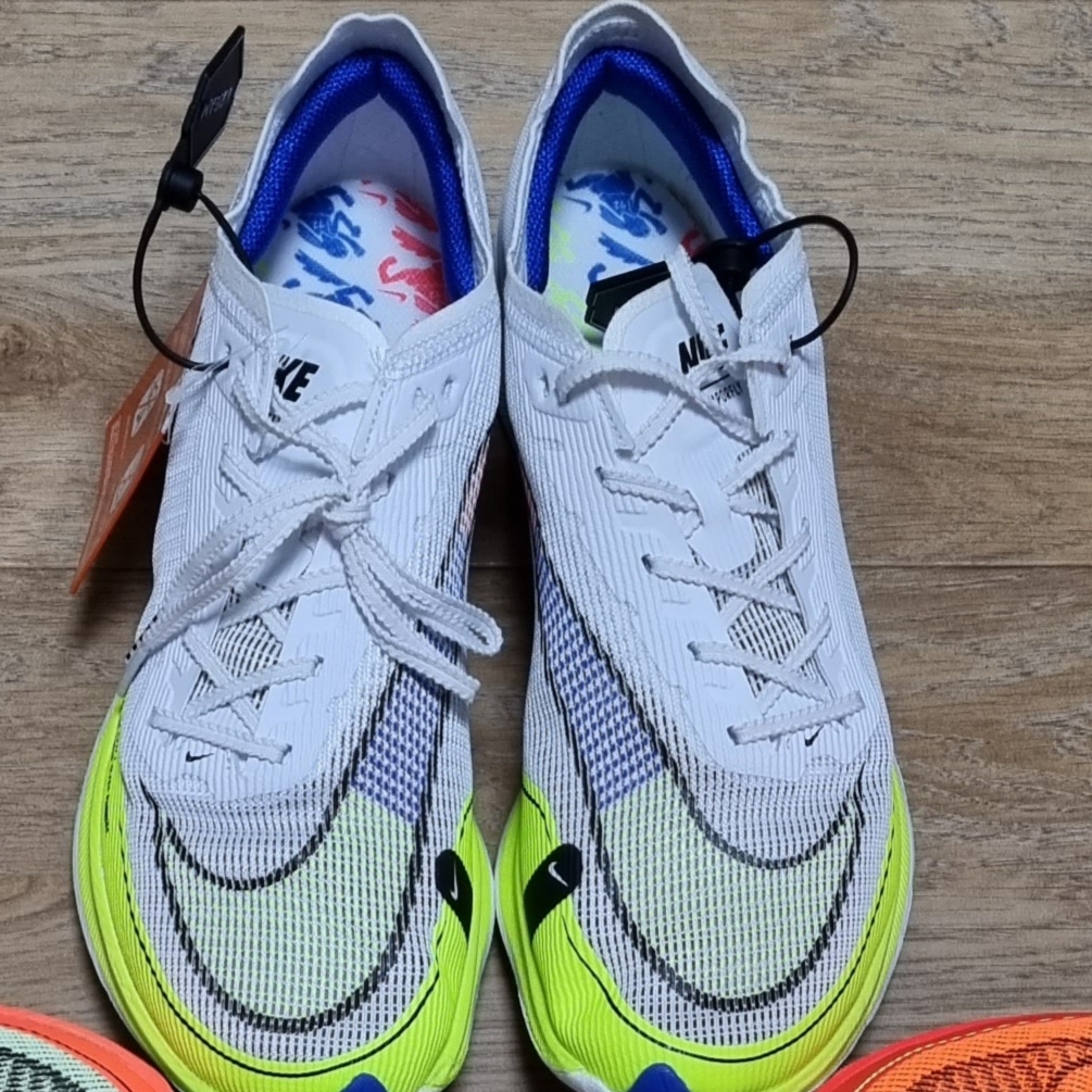 Nike ZoomX Vaporfly Next% 2 White Volt 착용 스타일