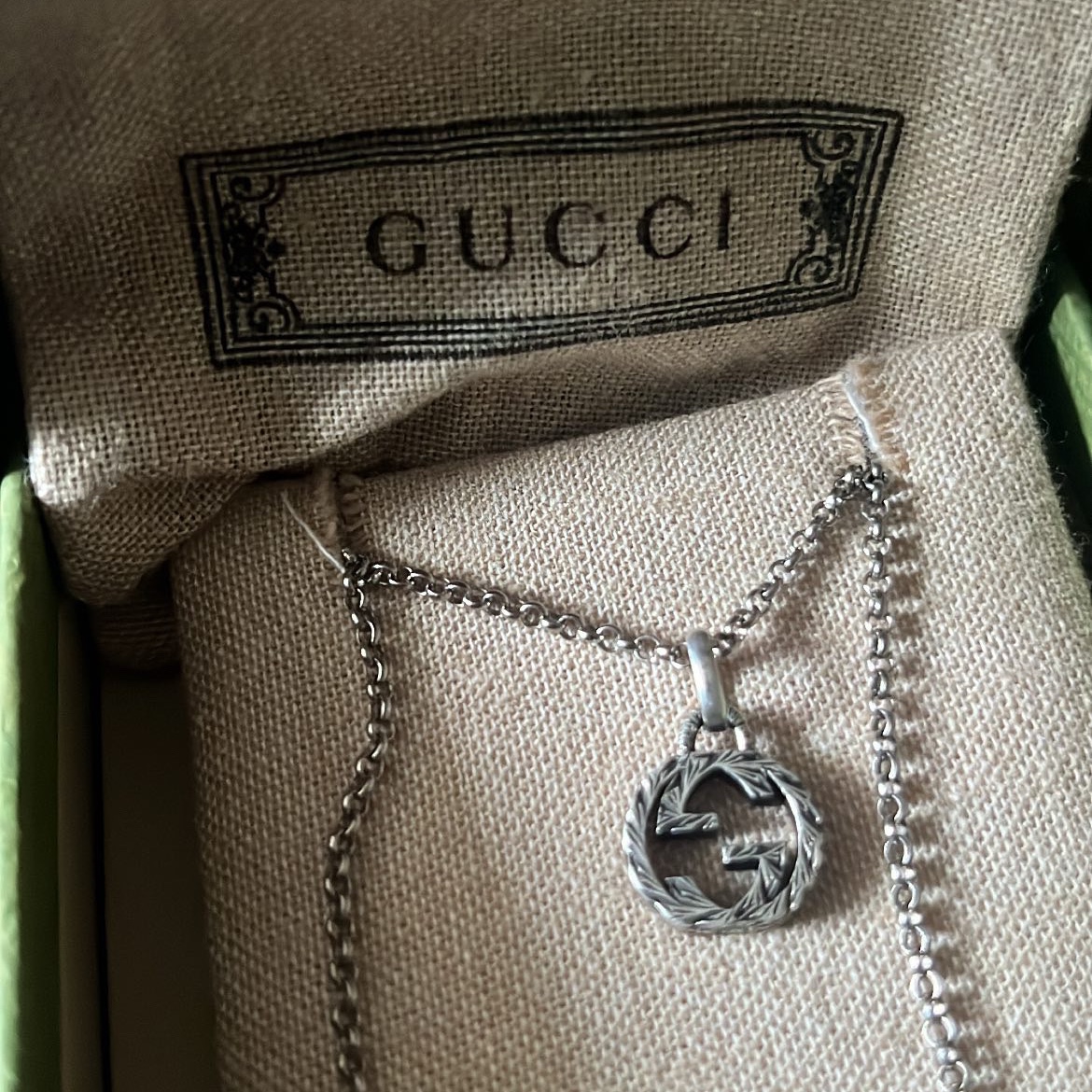 Gucci Interlocking G Pendant Necklace Silver 착용 스타일