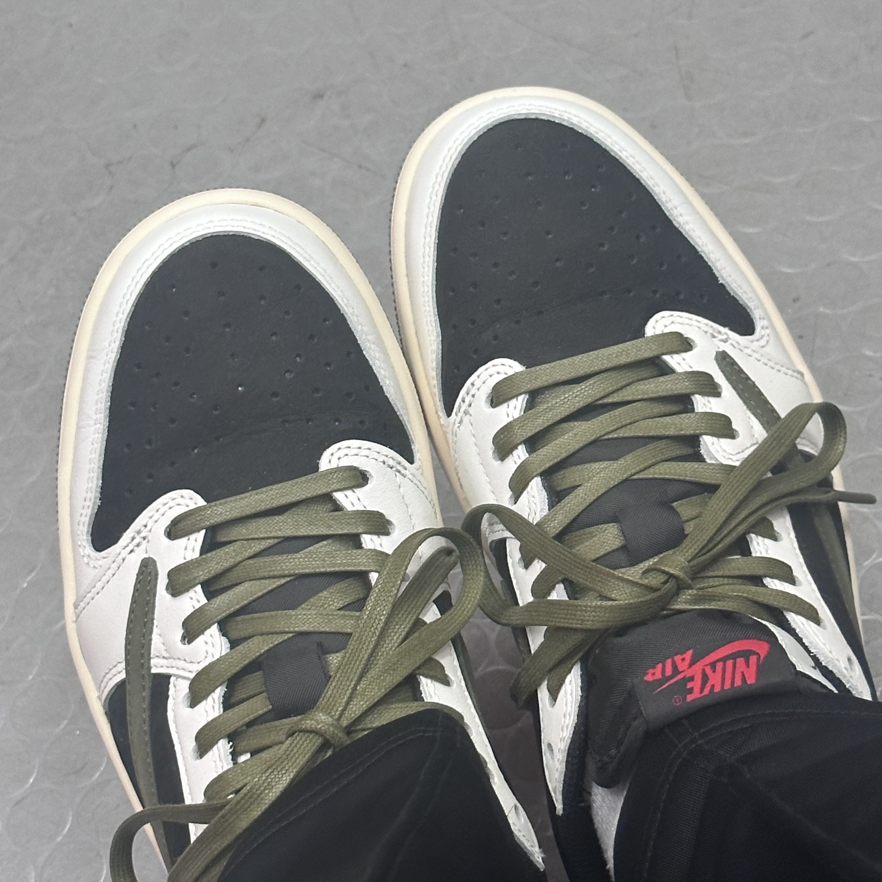 (W) Jordan 1 x Travis Scott Retro Low OG SP Medium Olive 착용 스타일