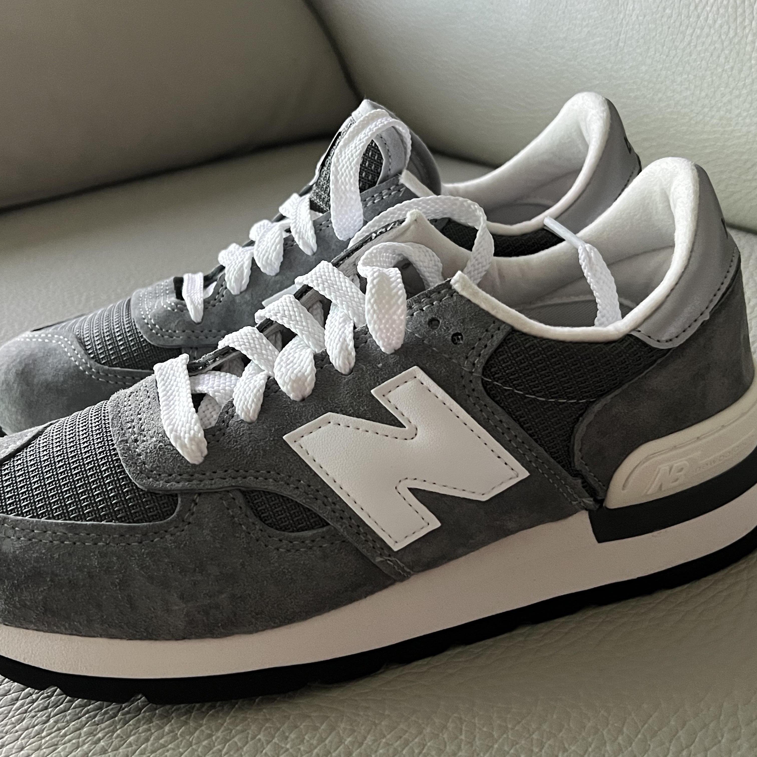 New Balance 990v1 Made in USA Grey White 착용 스타일