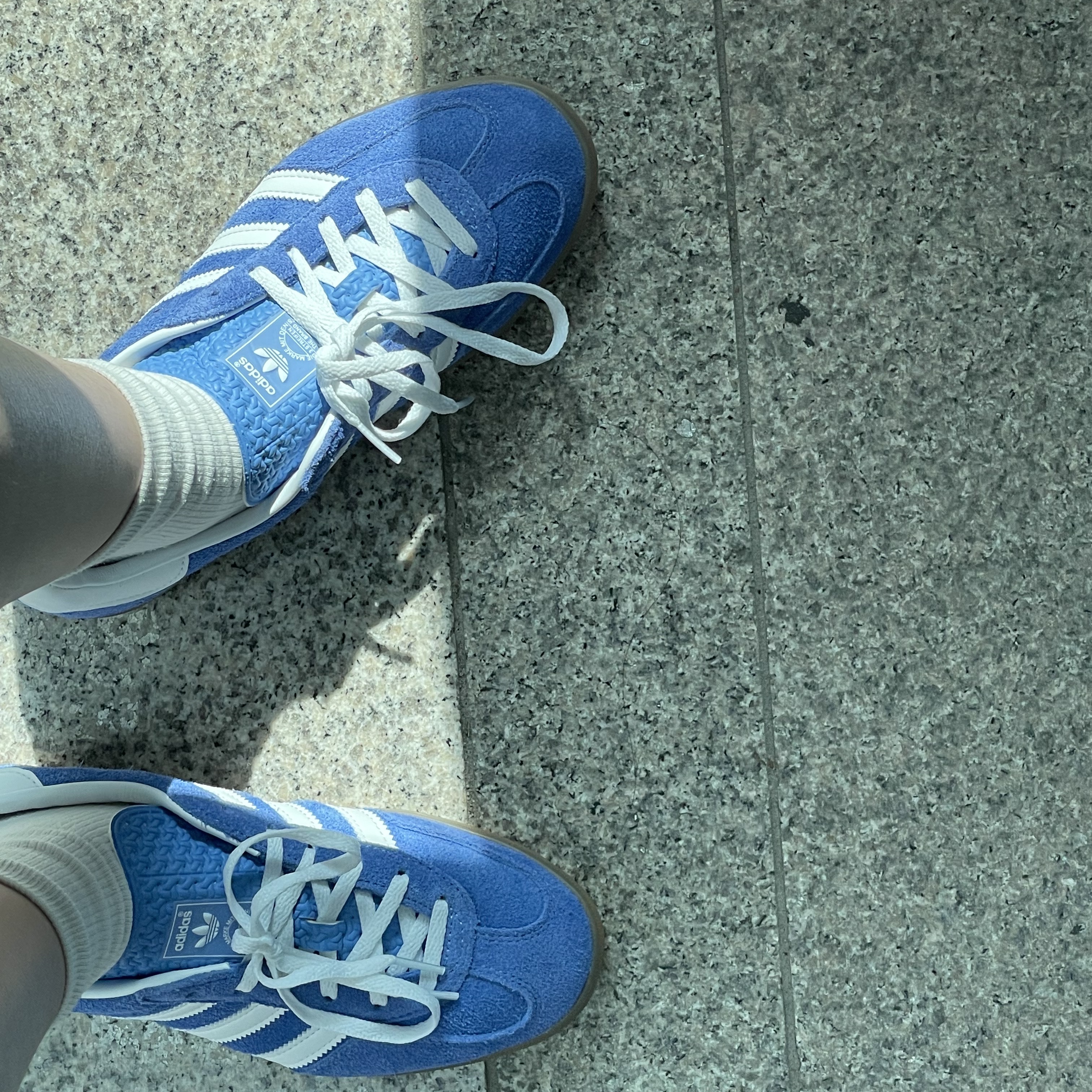 (W) Adidas Gazelle Indoor Blue Fusion Cloud White 착용 스타일