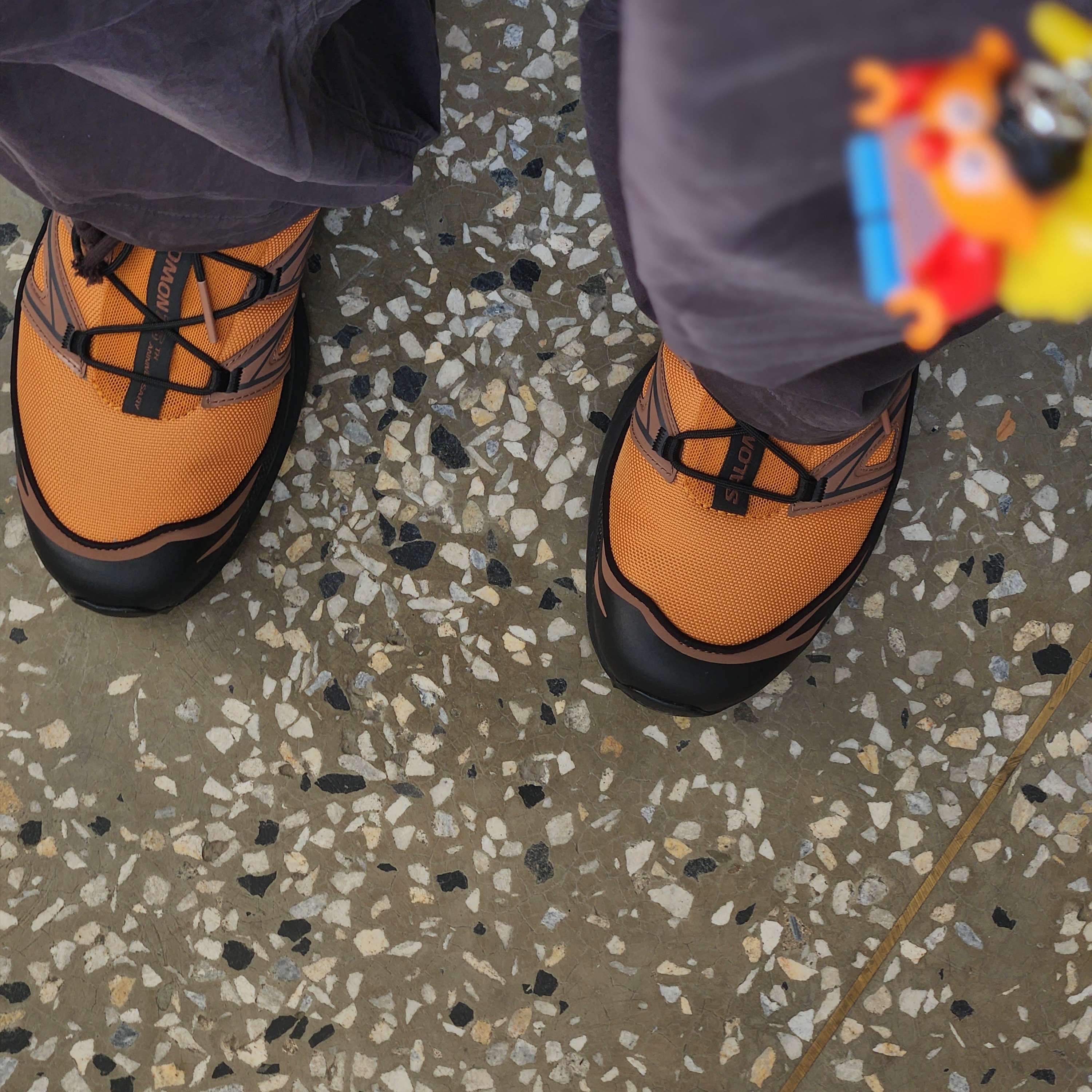 Salomon XT-6 Expanse 75th Anniversary Golden Oak Acorn 착용 스타일