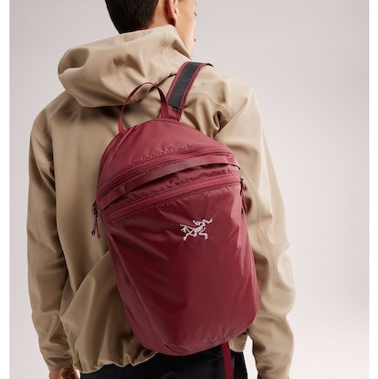 Arc'teryx Heliad 15 Backpack Bordeaux 착용 스타일