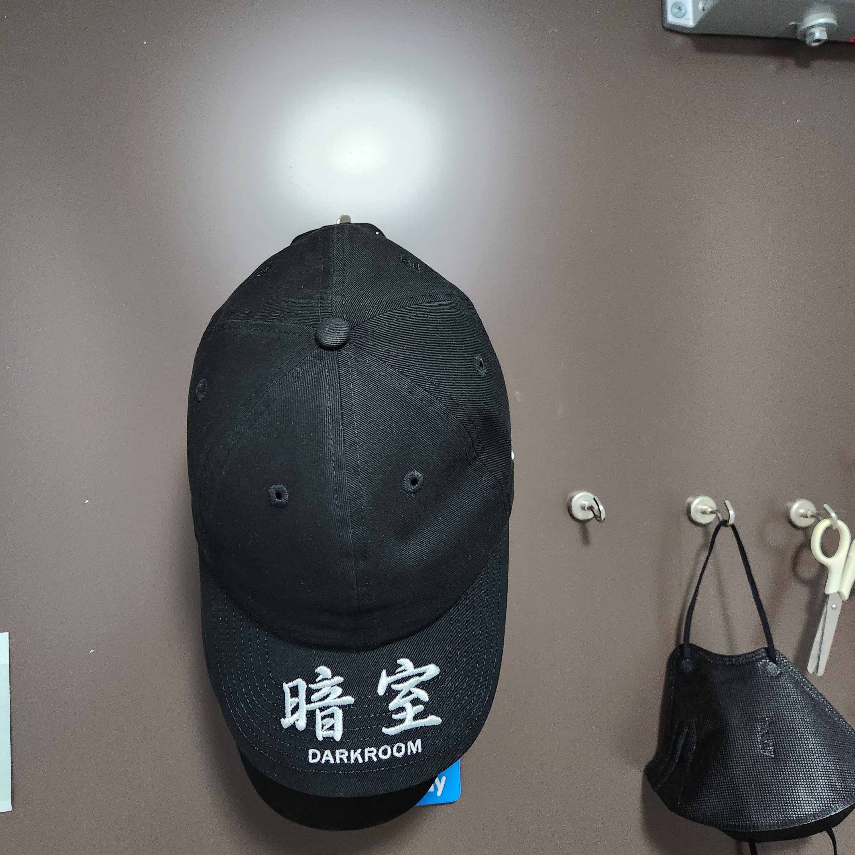 Darkr8m Studio x New Era Unstructured Ball Cap Black 착용 스타일 - 1