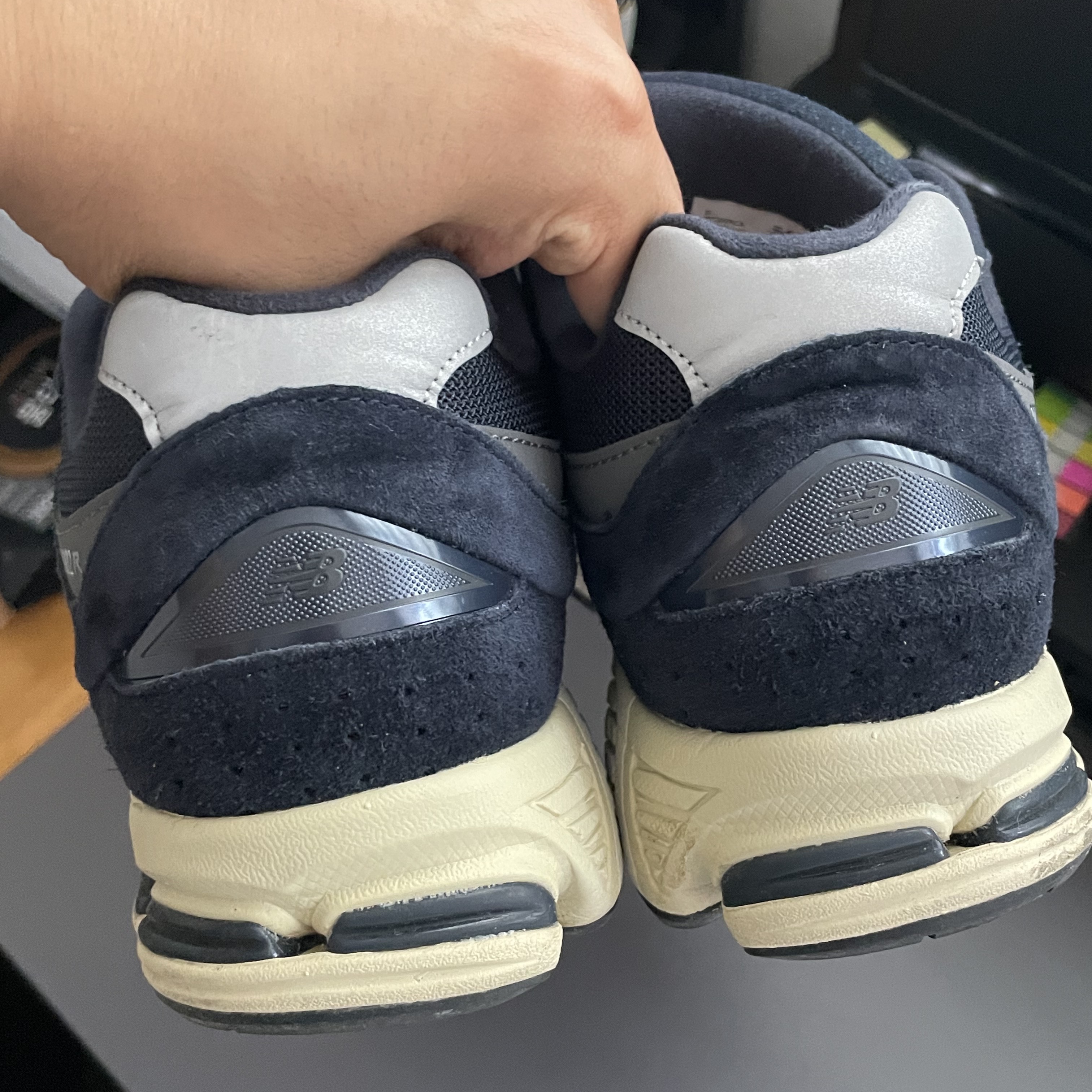 New Balance 2002R Eclipse Castlerock 착용 스타일