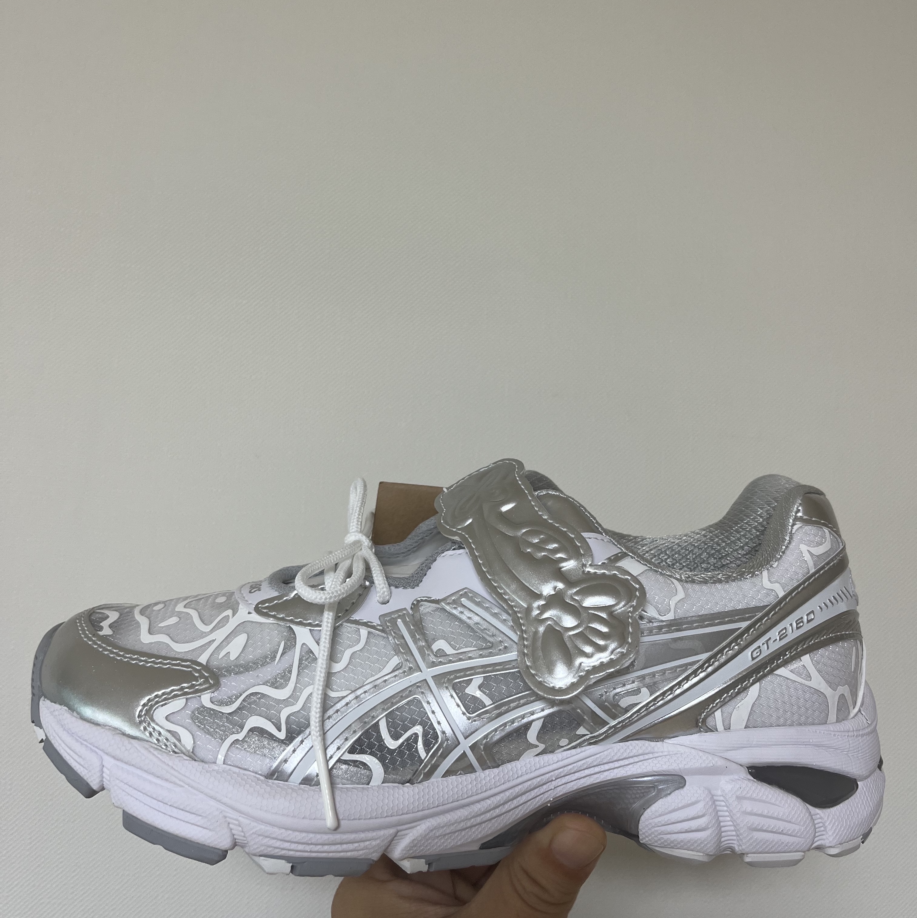 Asics x Cecilie Bahnsen GT-2160 White 착용 스타일 - 1