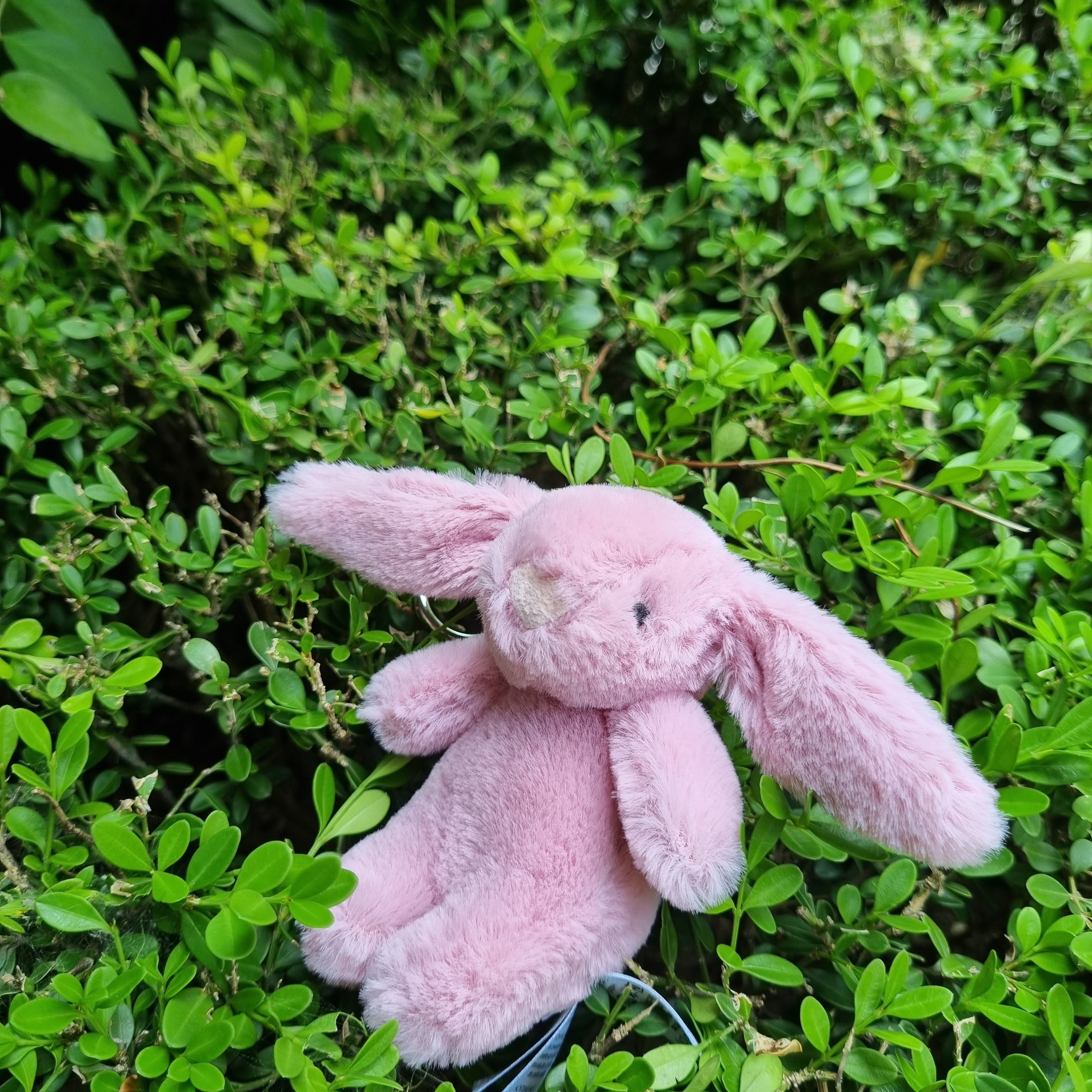 Jellycat Bashful Bunny Bag Charm Tulip 착용 스타일 - 2