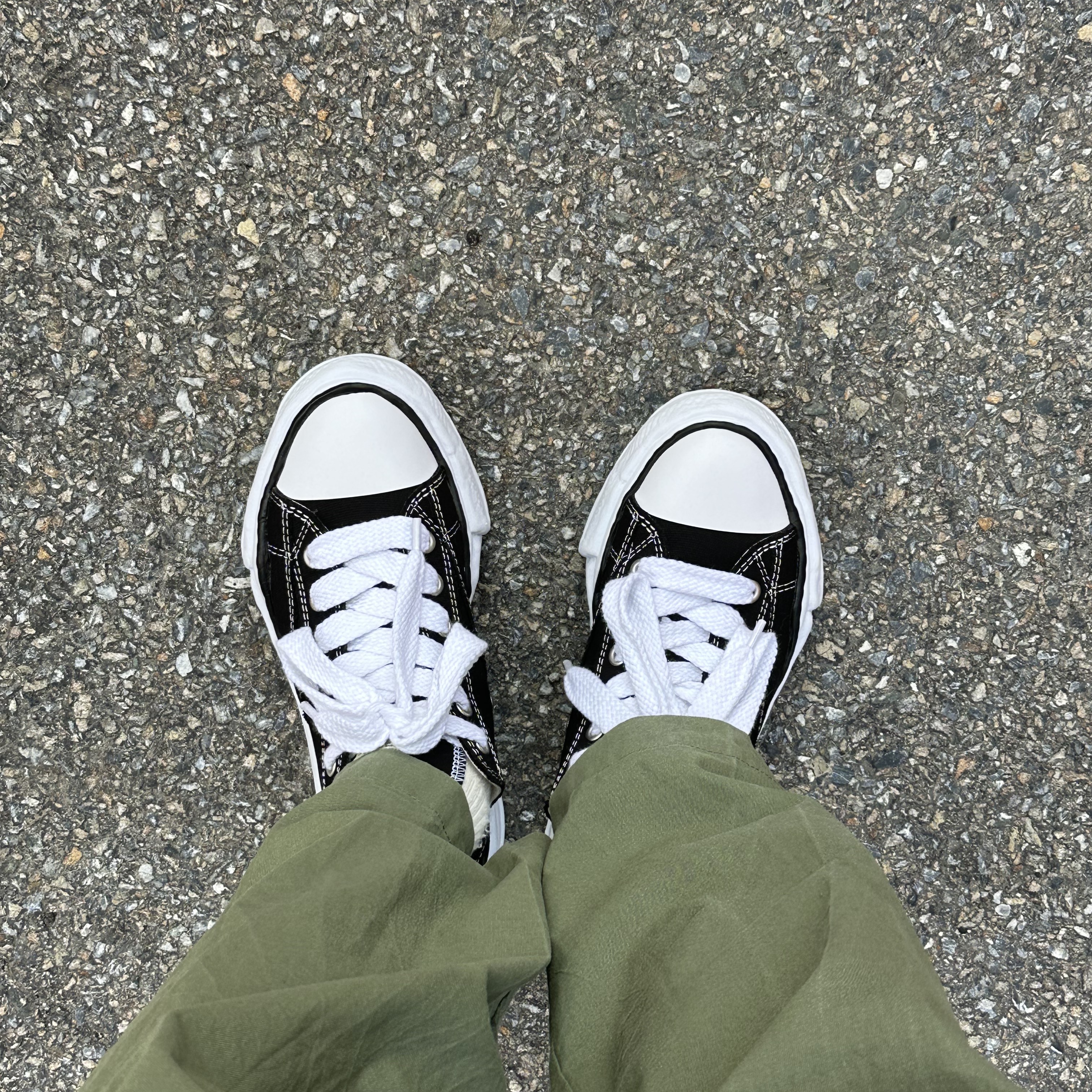 Maison Mihara Yasuhiro Peterson OG Sole Canvas Low Sneakers Black 착용 스타일