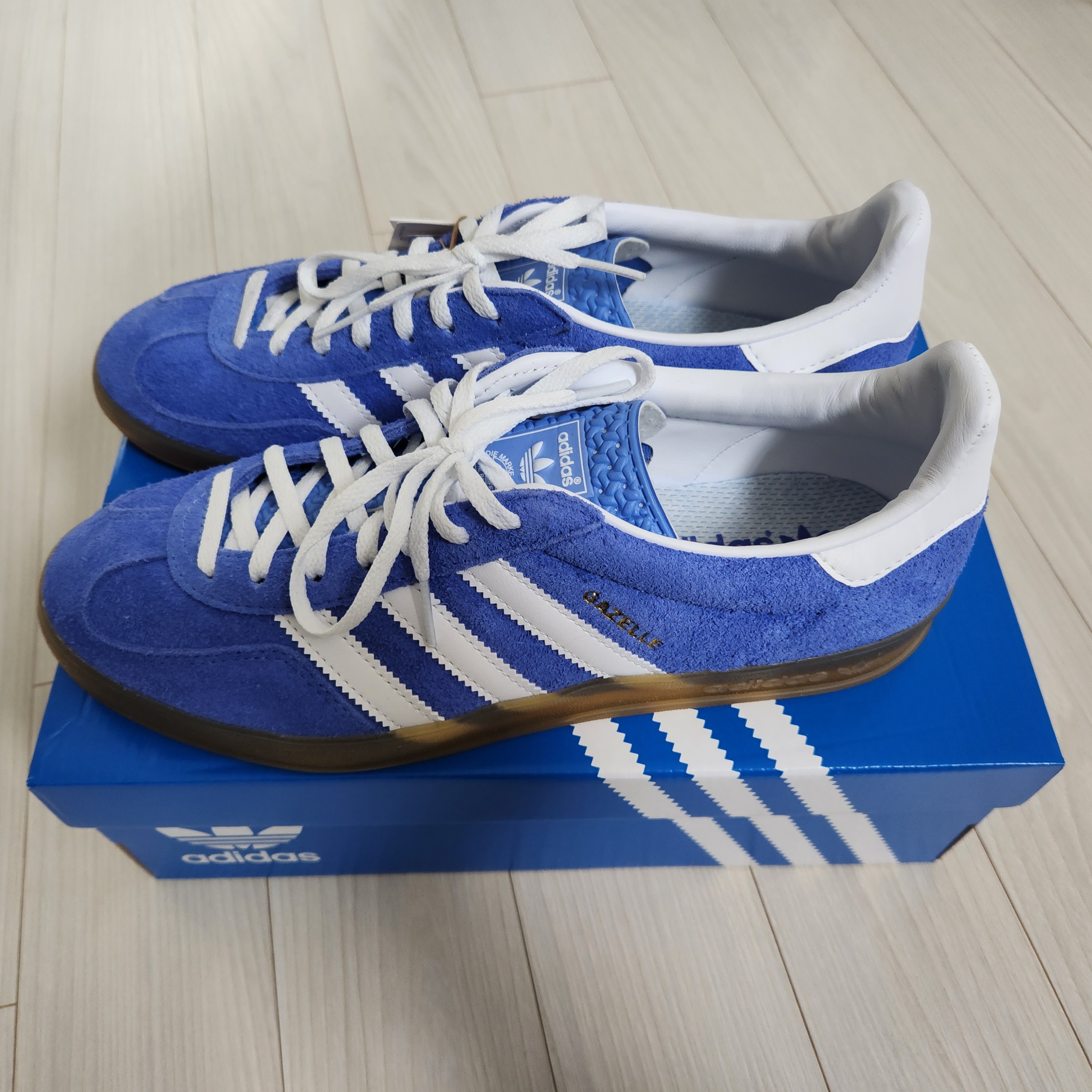 (W) Adidas Gazelle Indoor Blue Fusion Cloud White 착용 스타일