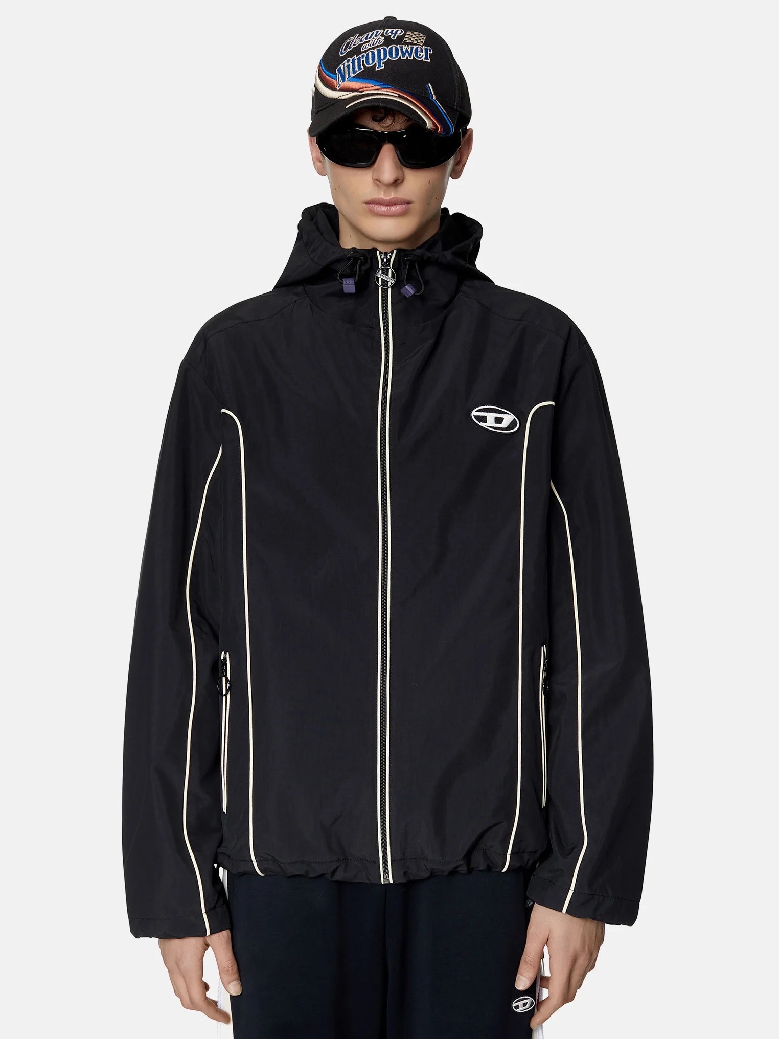Diesel Baseball Cap with Racing Embroidery Black, Diesel J-Hives Windbreaker with Contrast Piping Black 착용 스타일 - 1