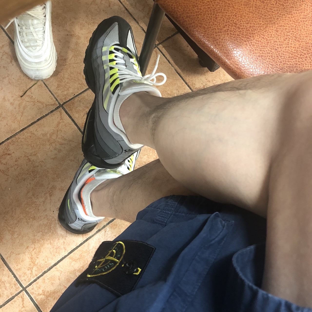 Nike Air Max 95 OG Neon Yellow 2020 착용 스타일 - 2