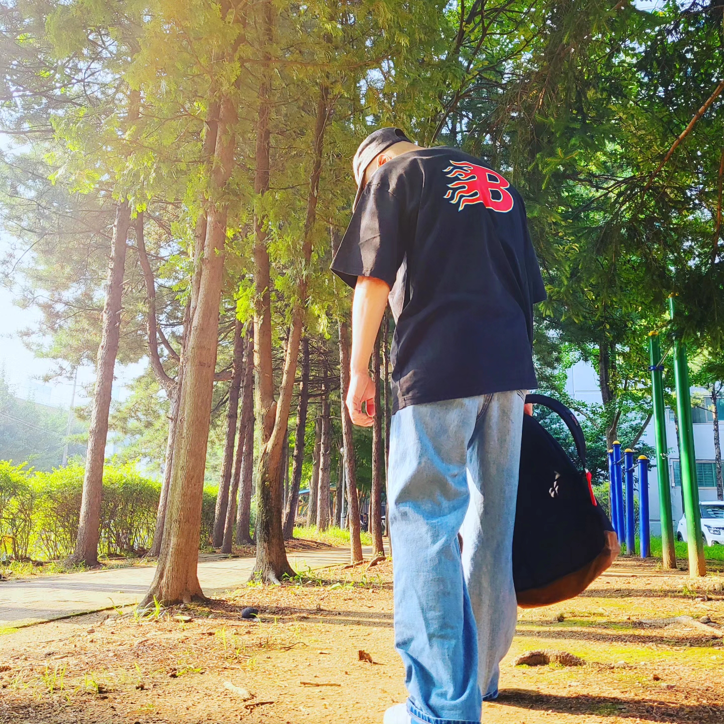 Supreme Denim Camp Cap Washed Black - 22FW, Supreme Webbing Keychain Red - 23SS 착용 스타일 - 3