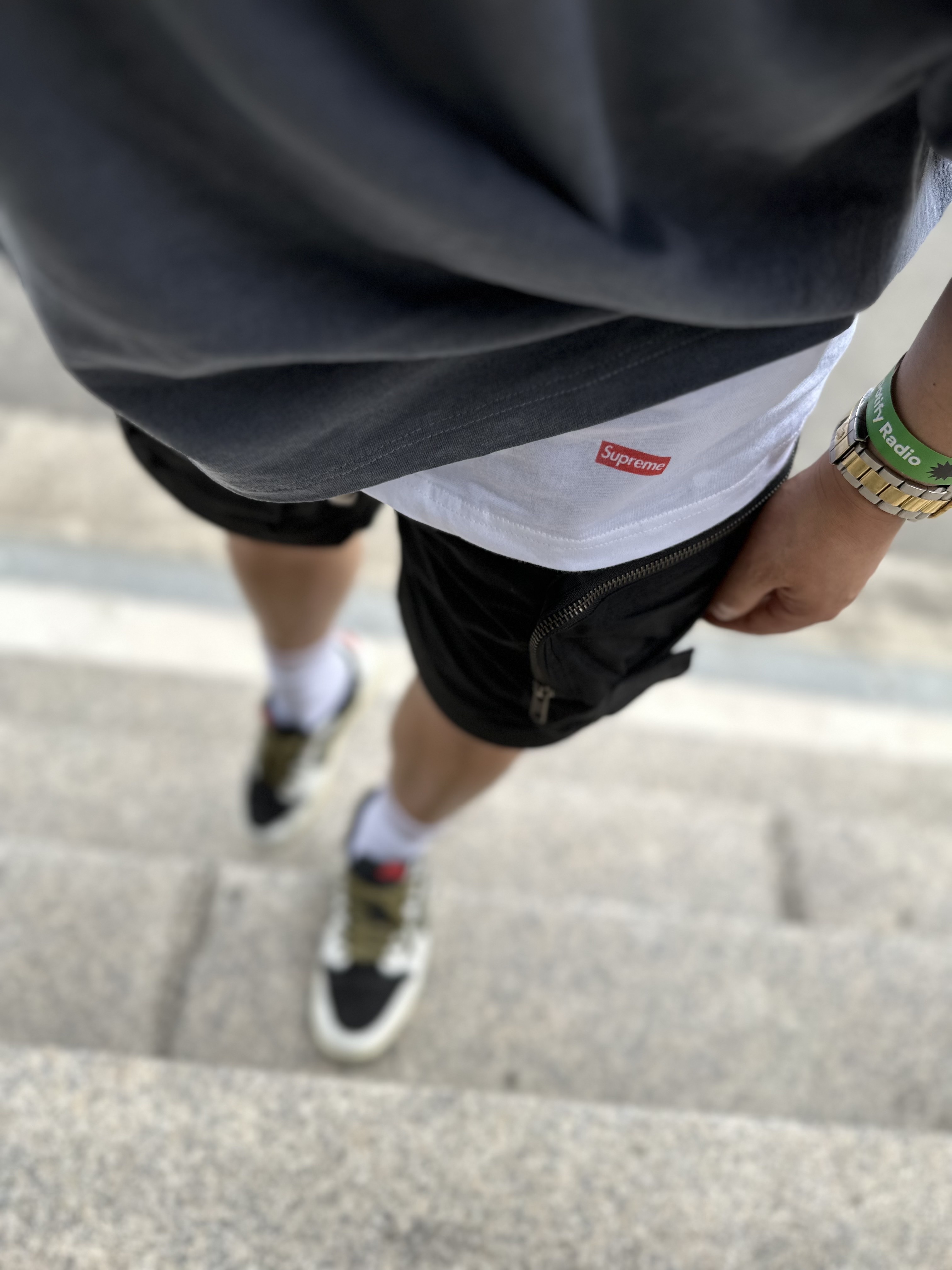 Supreme Hanes Tagless T-Shirt White (3 Pack), (W) Jordan 1 x Travis Scott Retro Low OG SP Medium Olive 착용 스타일