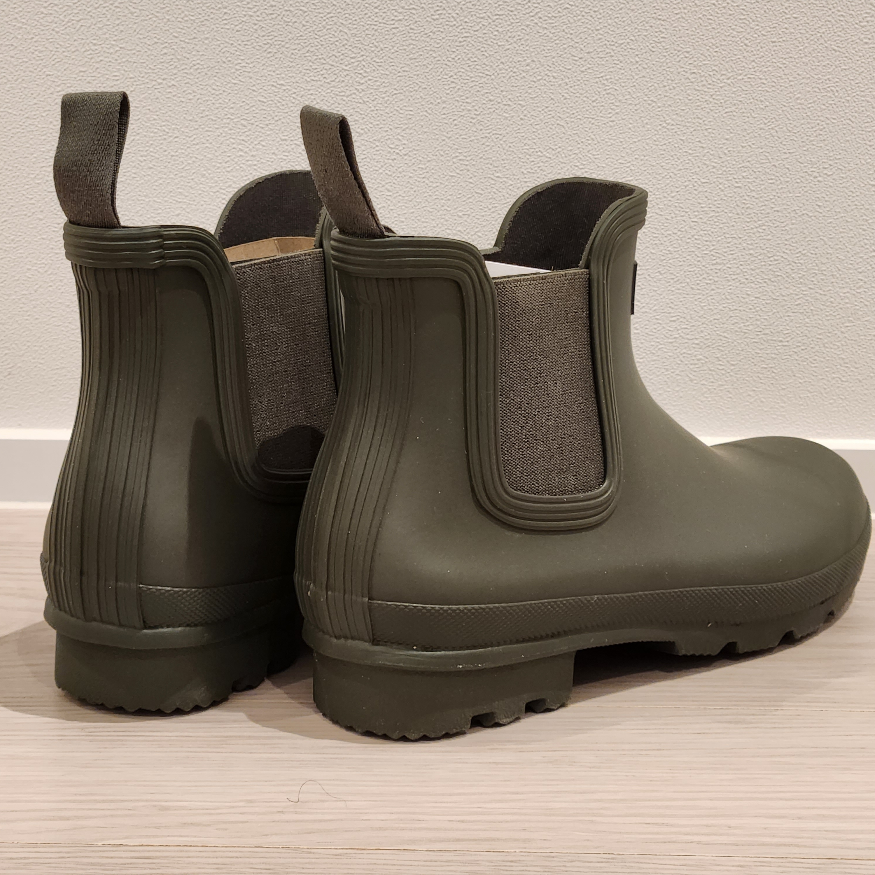 Hunter Original Chelsea Boots Dark Olive 착용 스타일 - 3