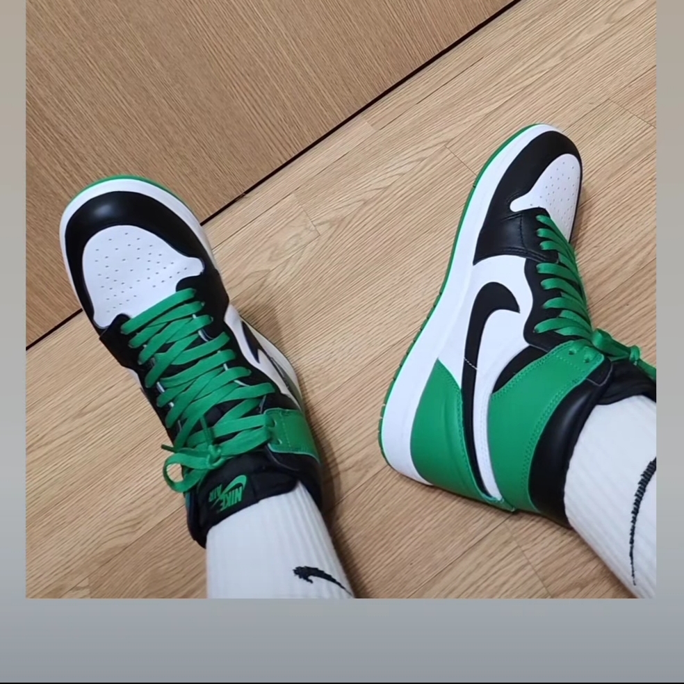 Jordan 1 Retro High OG Black and Lucky Green 착용 스타일