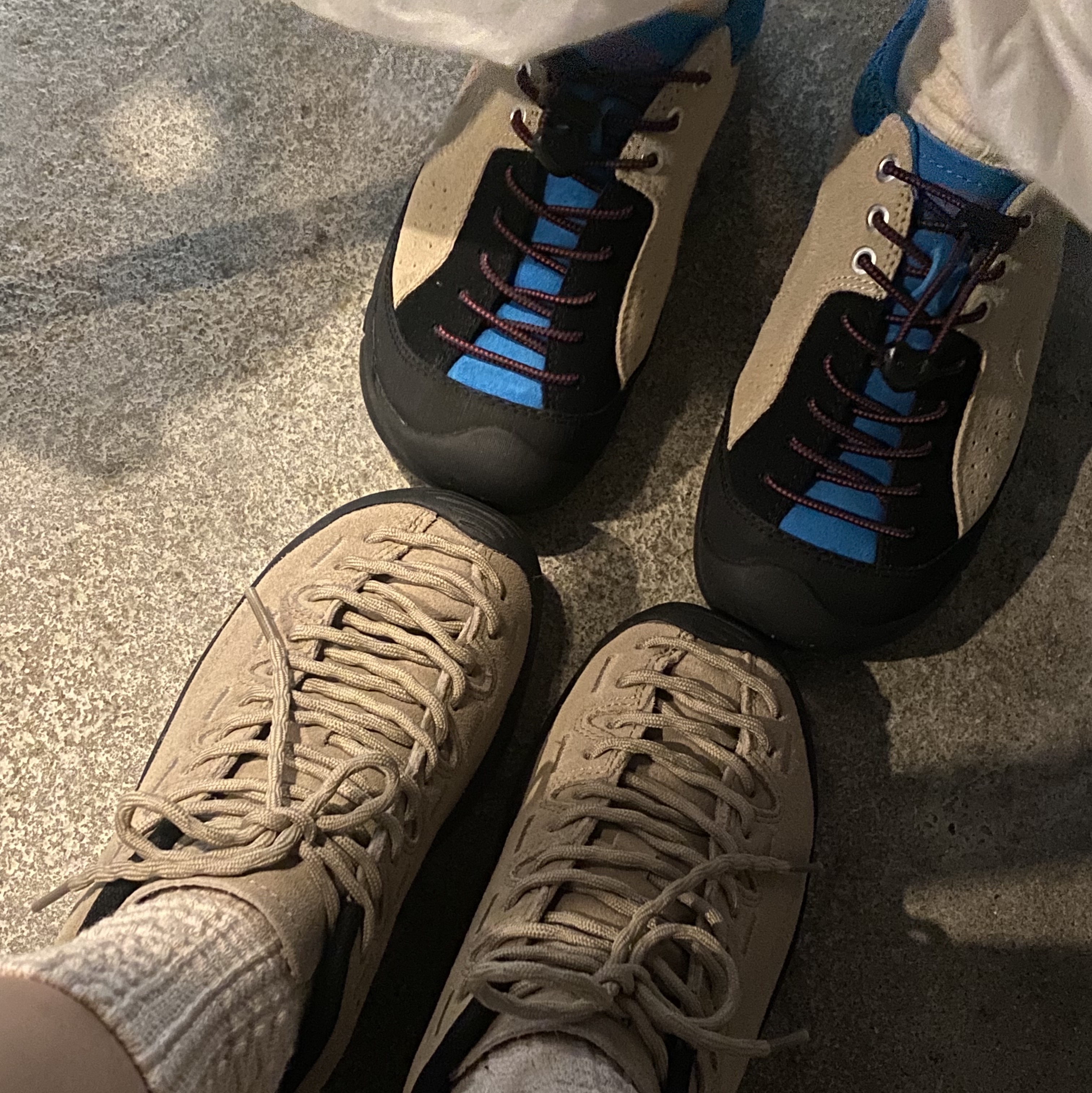 (W) Keen Jasper Suede Sneakers Silver Mink, Keen Jasper Rocks SP Sneakers Beige 착용 스타일