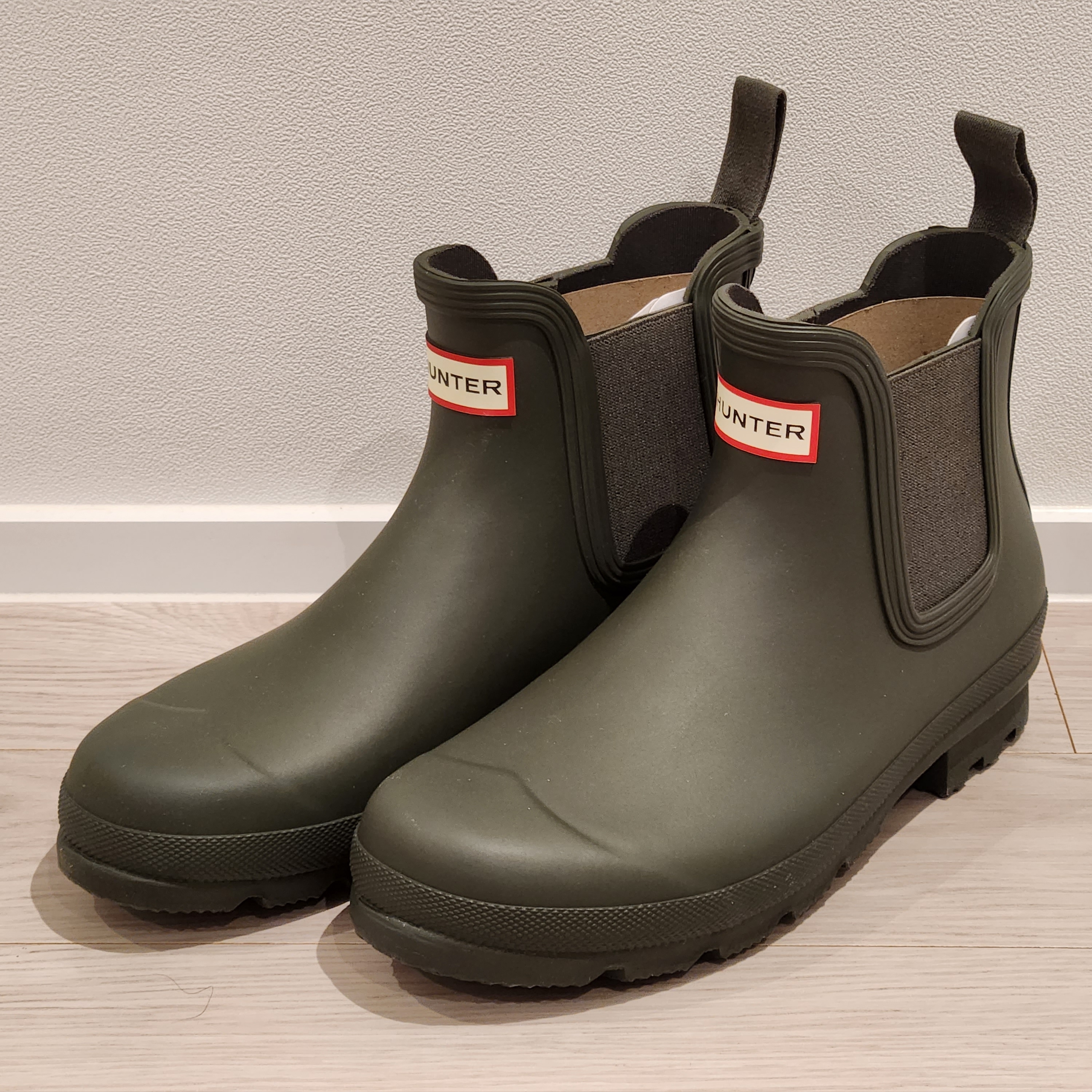Hunter Original Chelsea Boots Dark Olive 착용 스타일 - 1