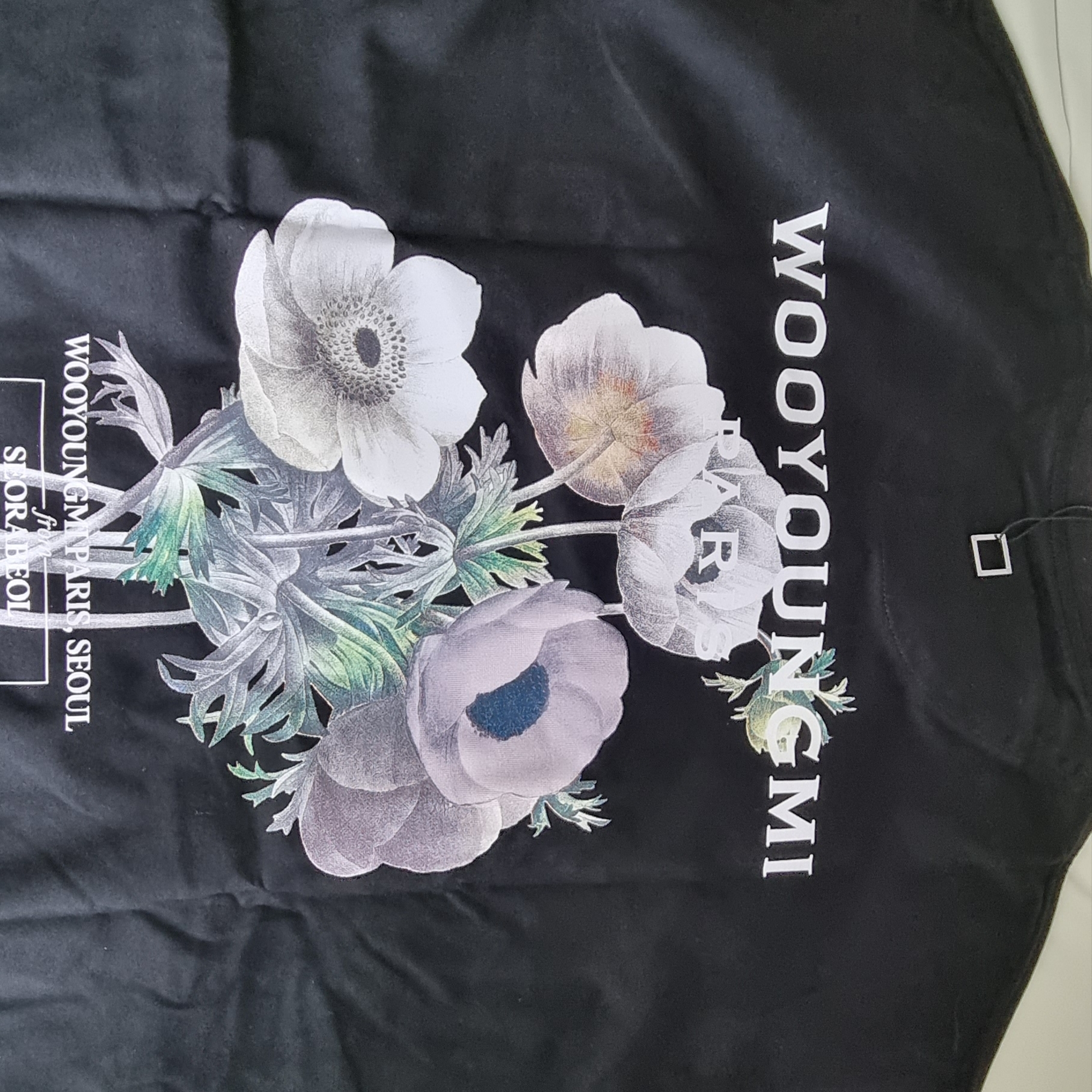 Wooyoungmi Flower Print Back Logo T-Shirt Black - 23FW 착용 스타일 - 2