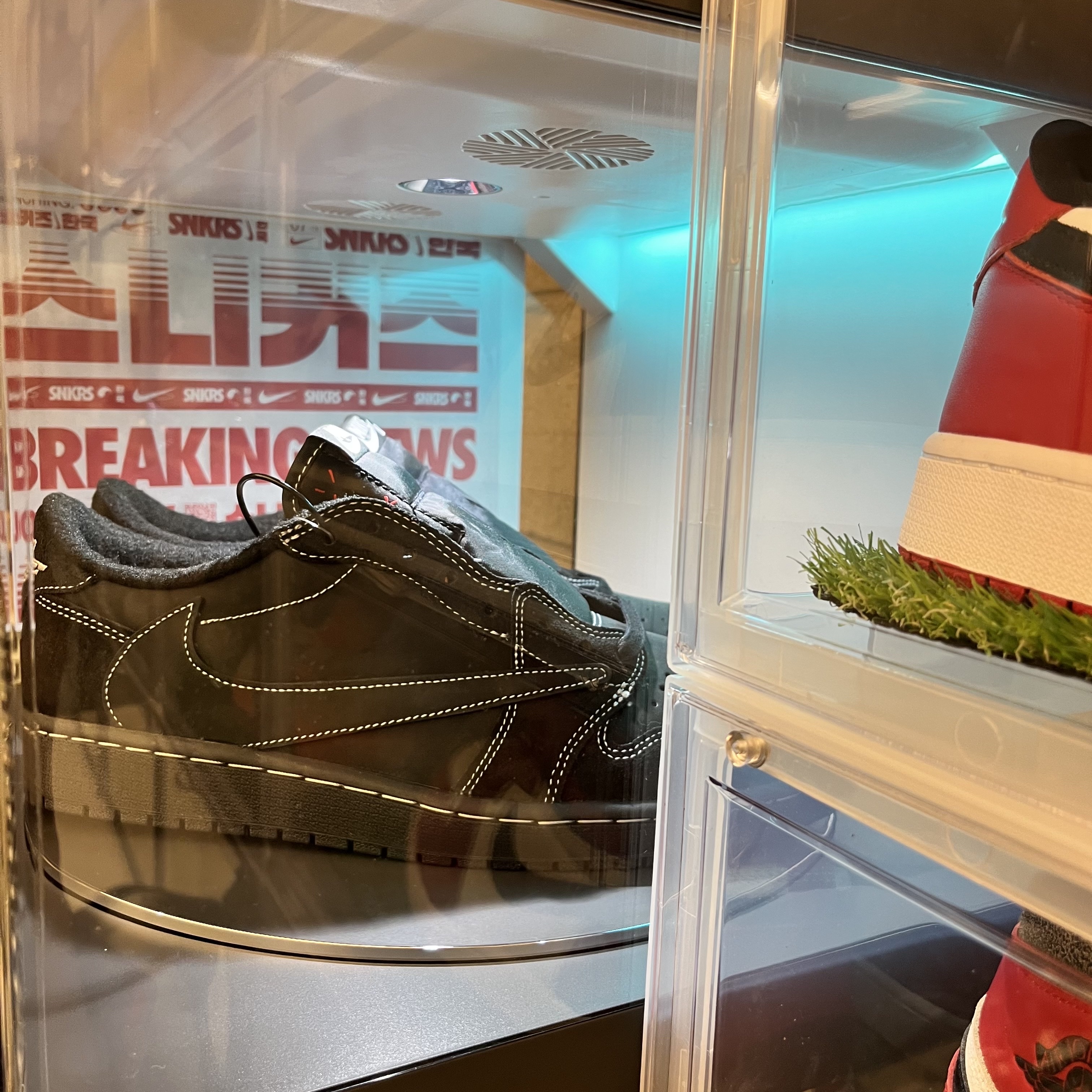 Jordan 1 x Travis Scott Retro Low OG SP Black Phantom 착용 스타일