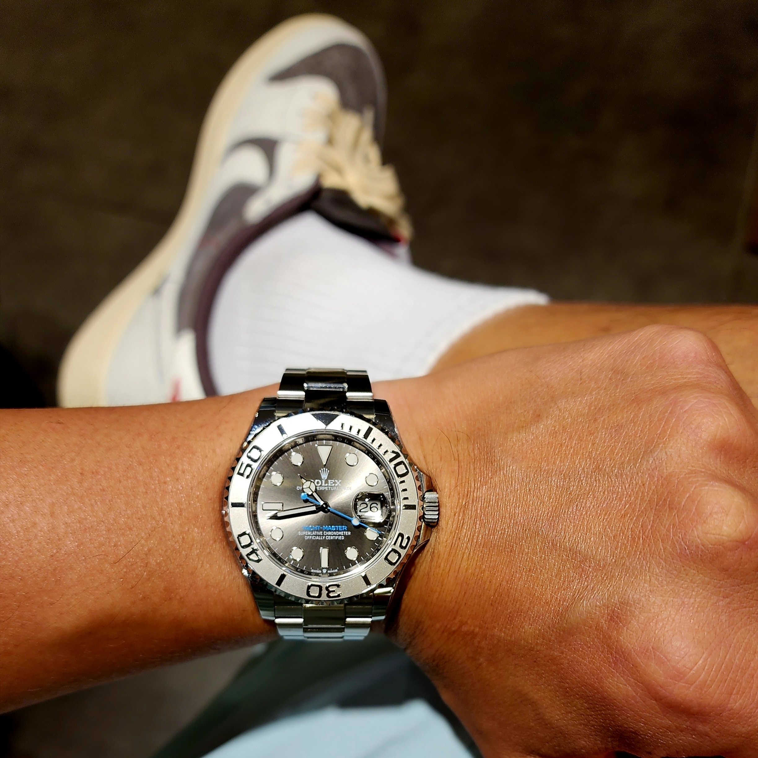 Rolex Yacht-Master 40mm 126622 Slate Oyster, Jordan 1 x Travis Scott Retro Low OG SP Sail and Ridgerock 착용 스타일