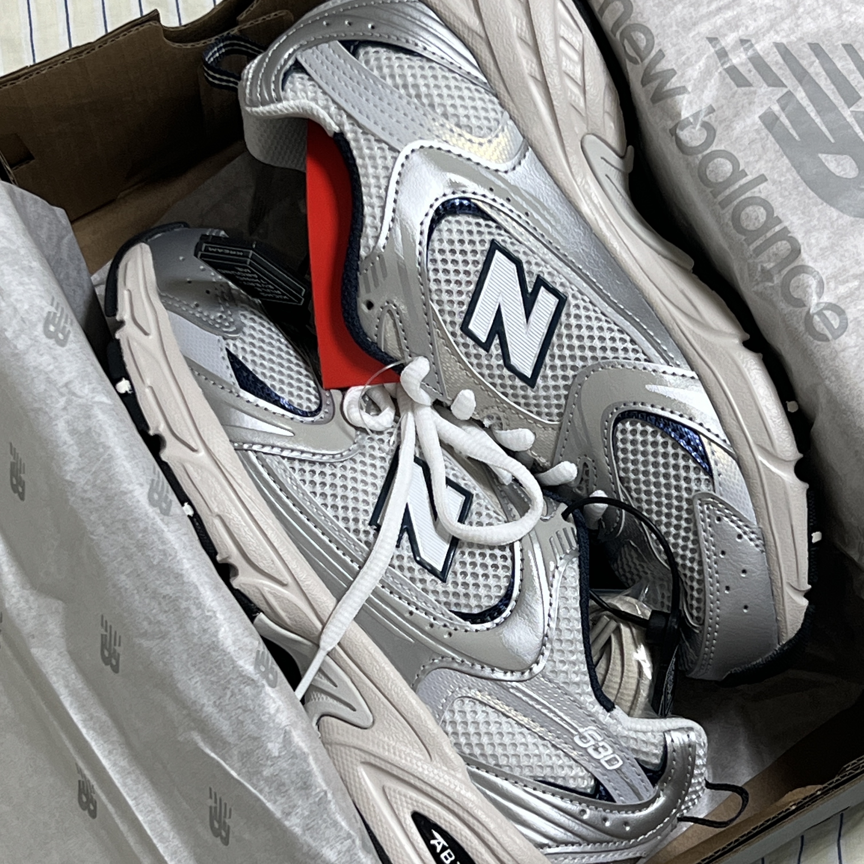 New Balance 530 Steel Grey 착용 스타일