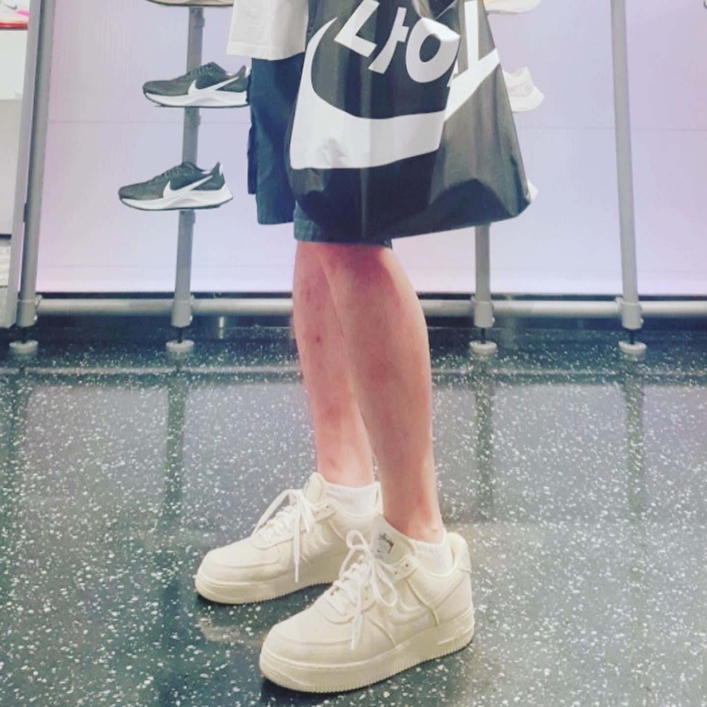 Nike x Stussy Air Force 1 Low Fossil 착용 스타일
