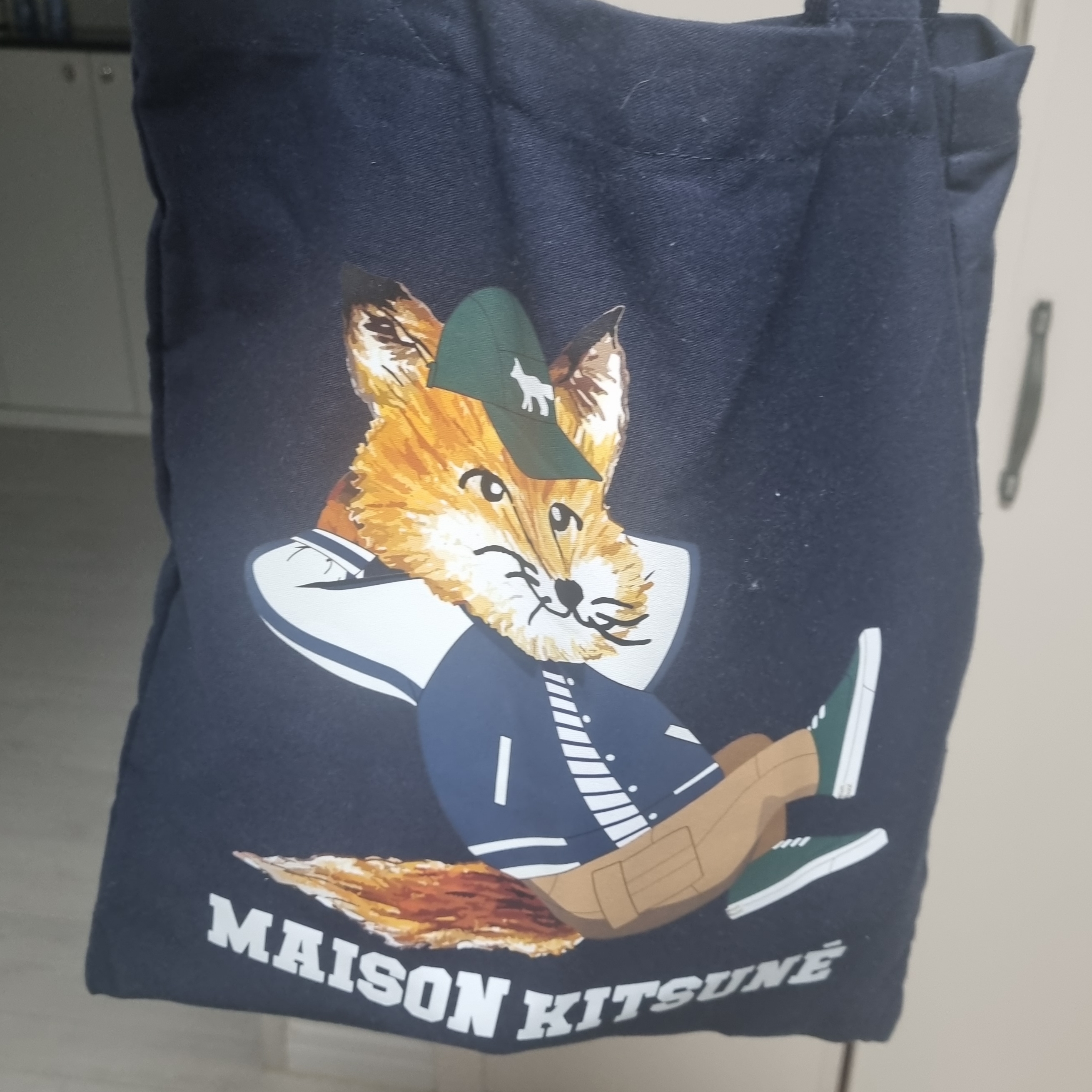 Maison Kitsune Dressed Fox Vertical Tote Bag Navy 착용 스타일