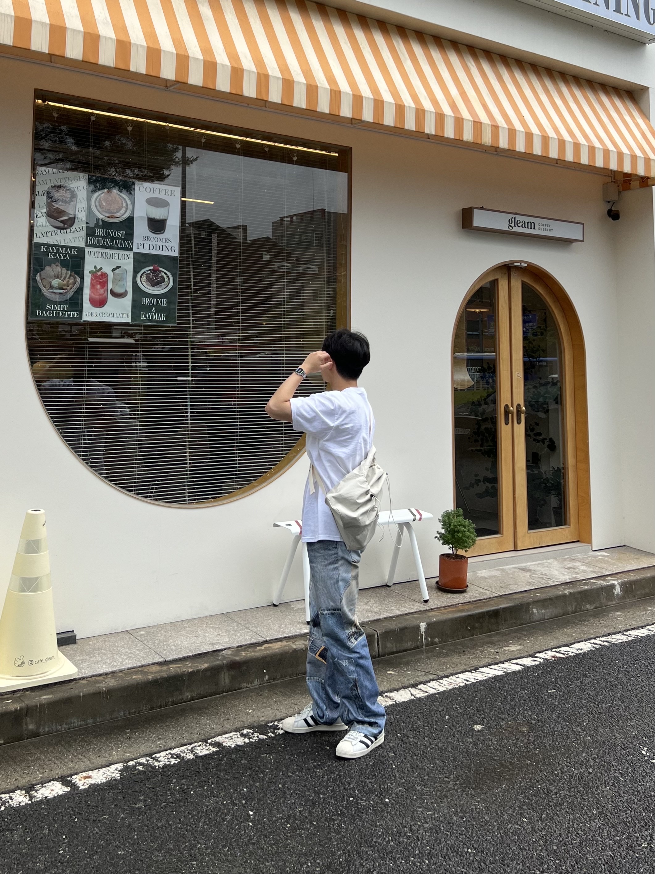 Stussy Property of T-Shirt White, Adidas Superstar Recon White Black 착용 스타일 - 3
