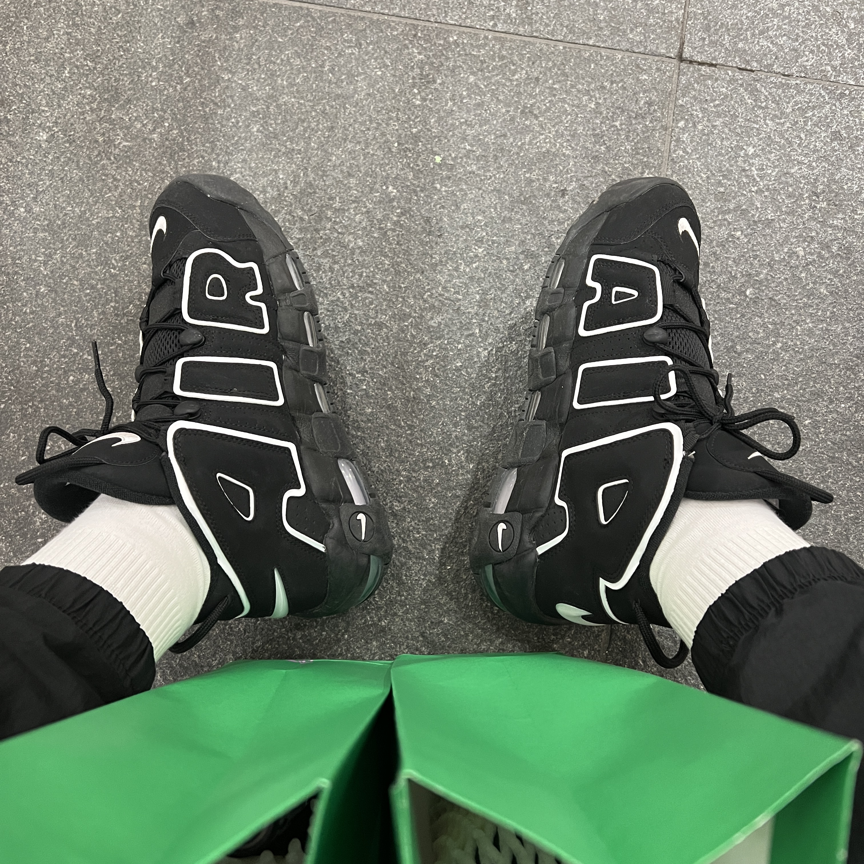 Nike Air More Uptempo Black White 2020 착용 스타일