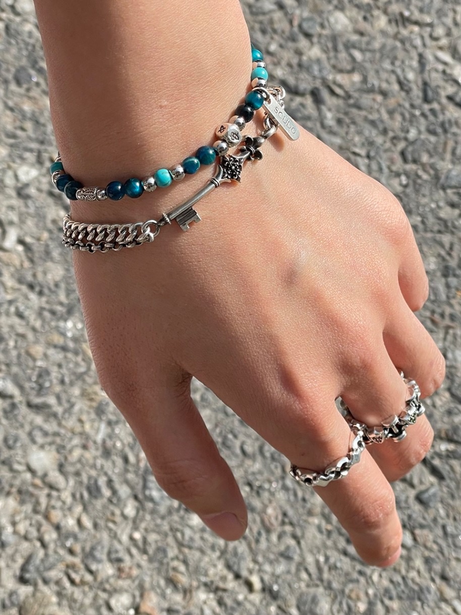 Scudo Karen Beads Bracelet Ocean Blue 착용 스타일