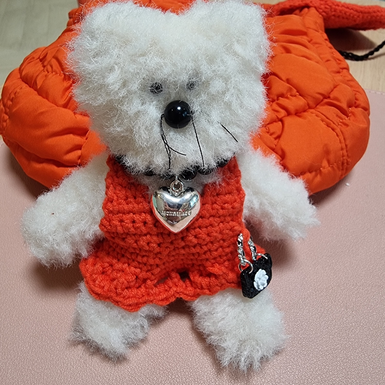 [KREAM 단독] Monamhee Creami Keyring Cream 착용 스타일 - 1