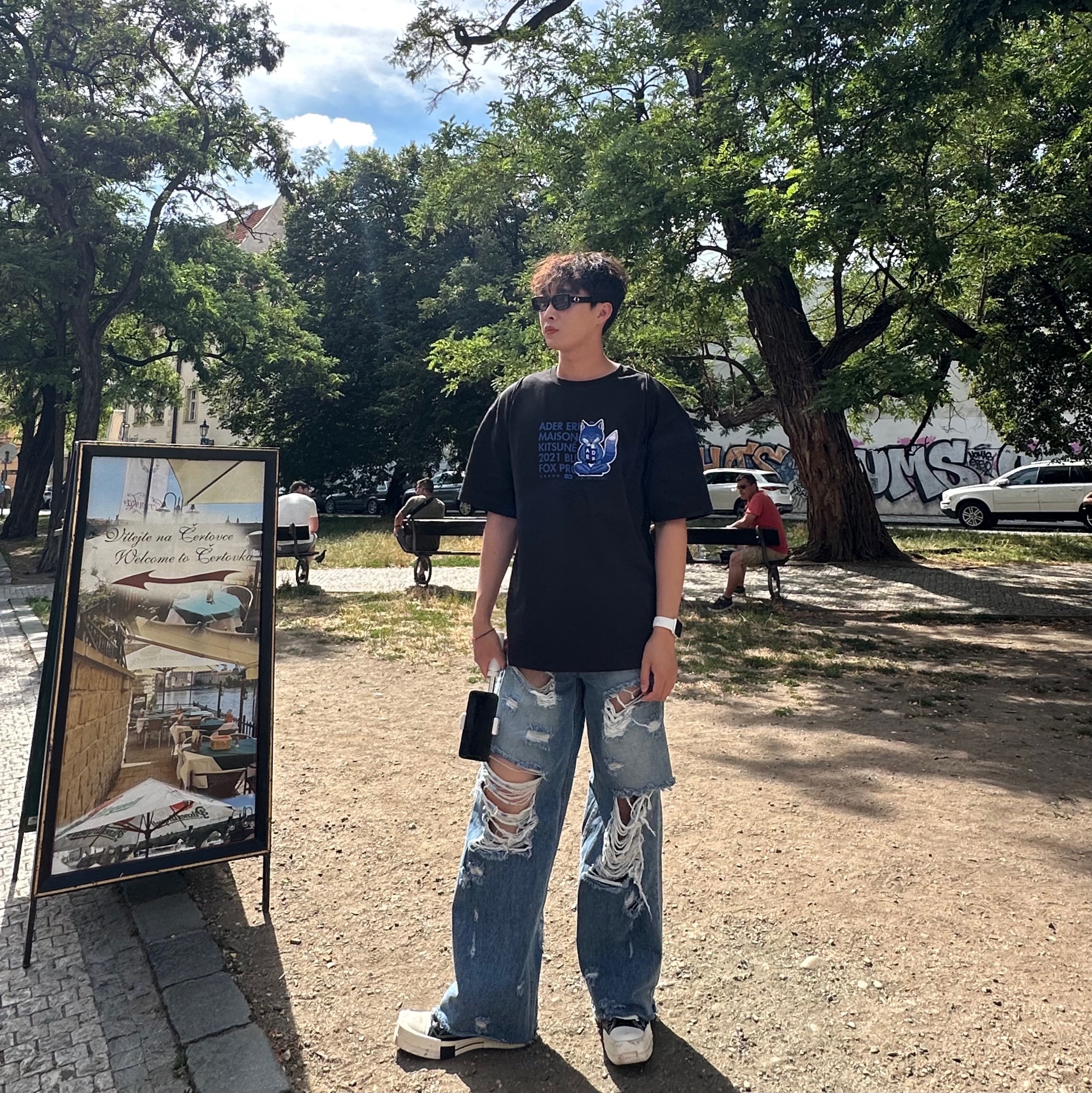 Converse x Drkshdw Turbodrk Chuck 70 Hi Black Lacquered Denim, Maison Kitsune x Ader Error Meditation Fox T-Shirt Black 착용 스타일 - 1