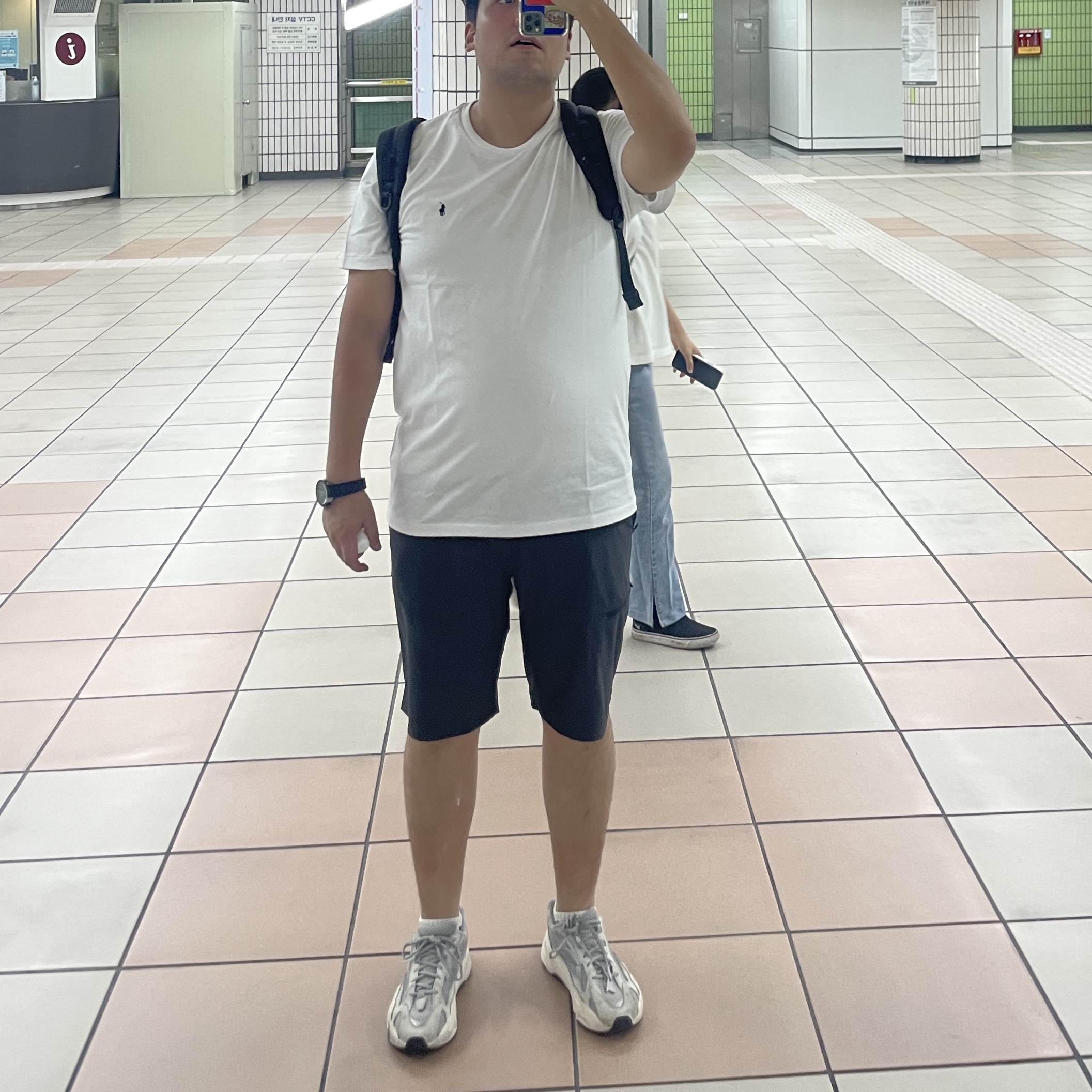 Adidas Yeezy Boost 700 V2 Static 2022 착용 스타일