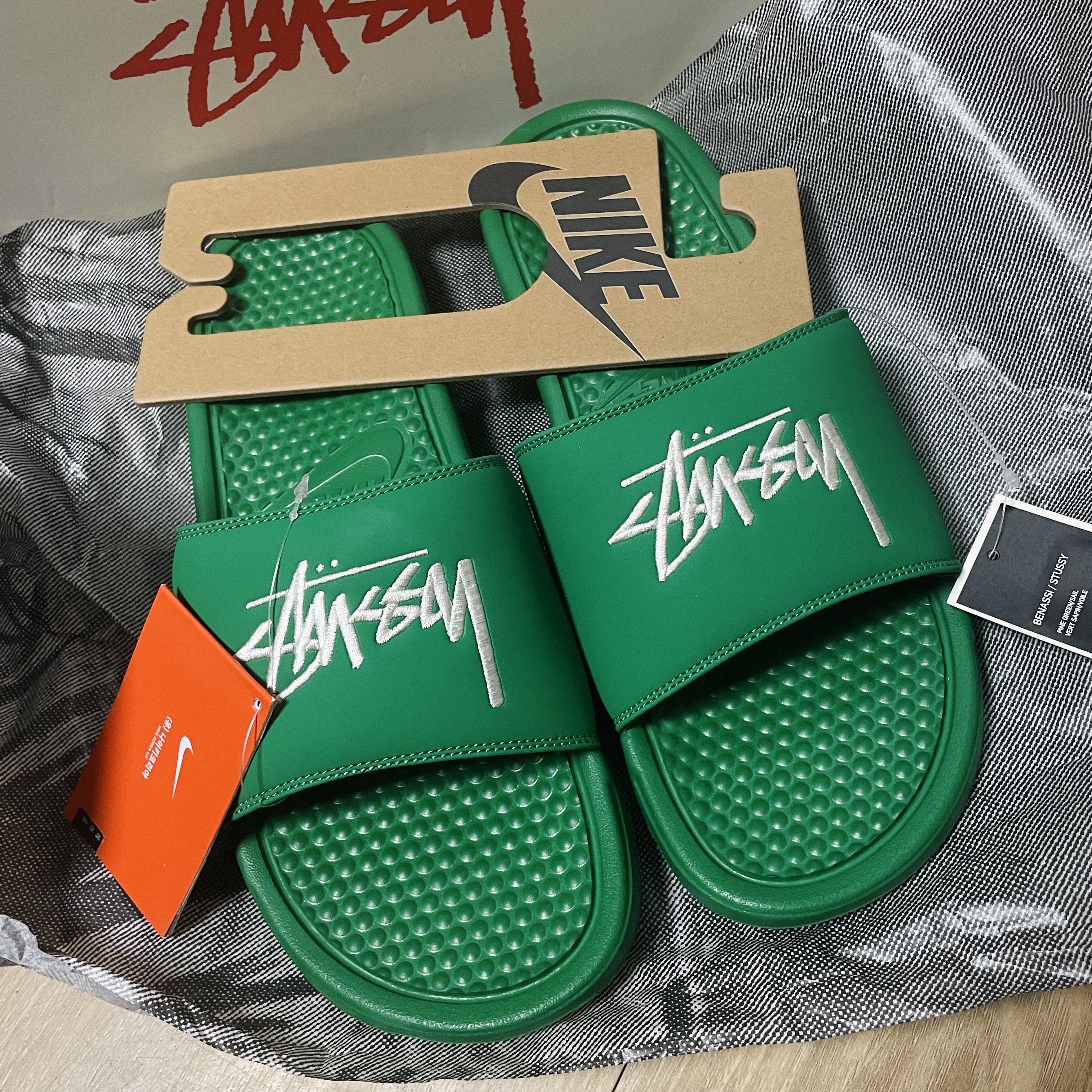 Nike x Stussy Benassi Slide Pine Green 착용 스타일