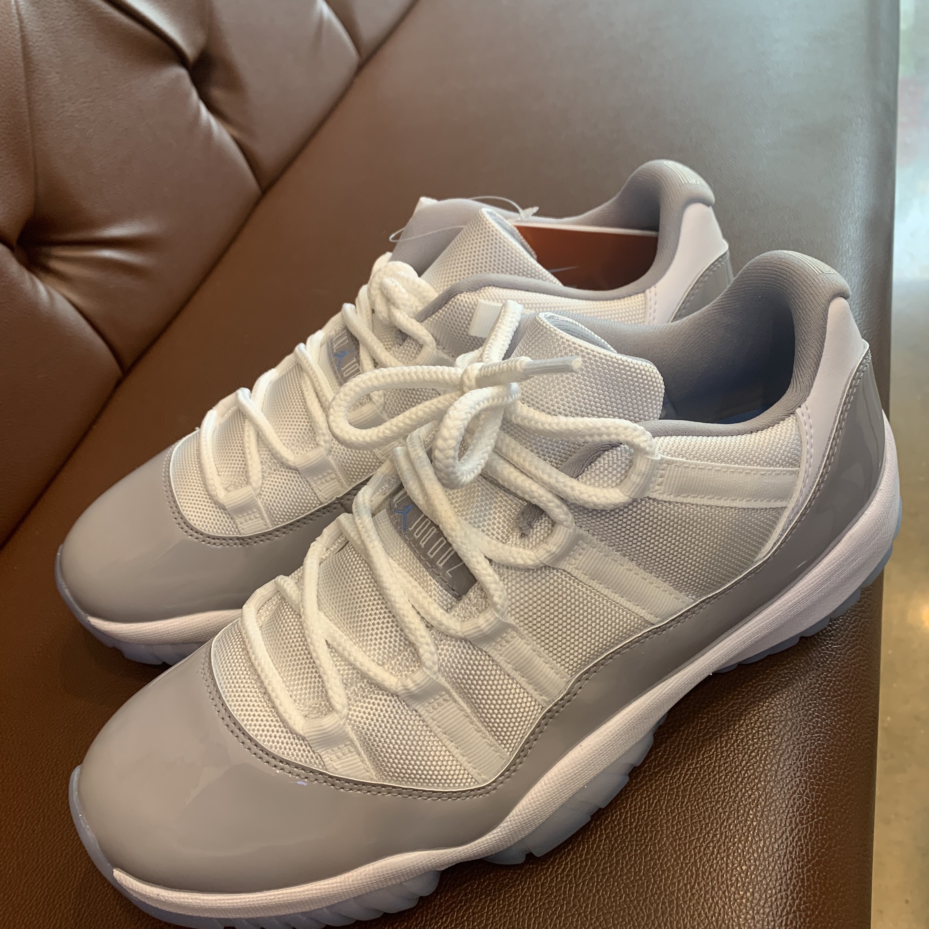 Jordan 11 Retro Low Cement Grey 착용 스타일 - 1